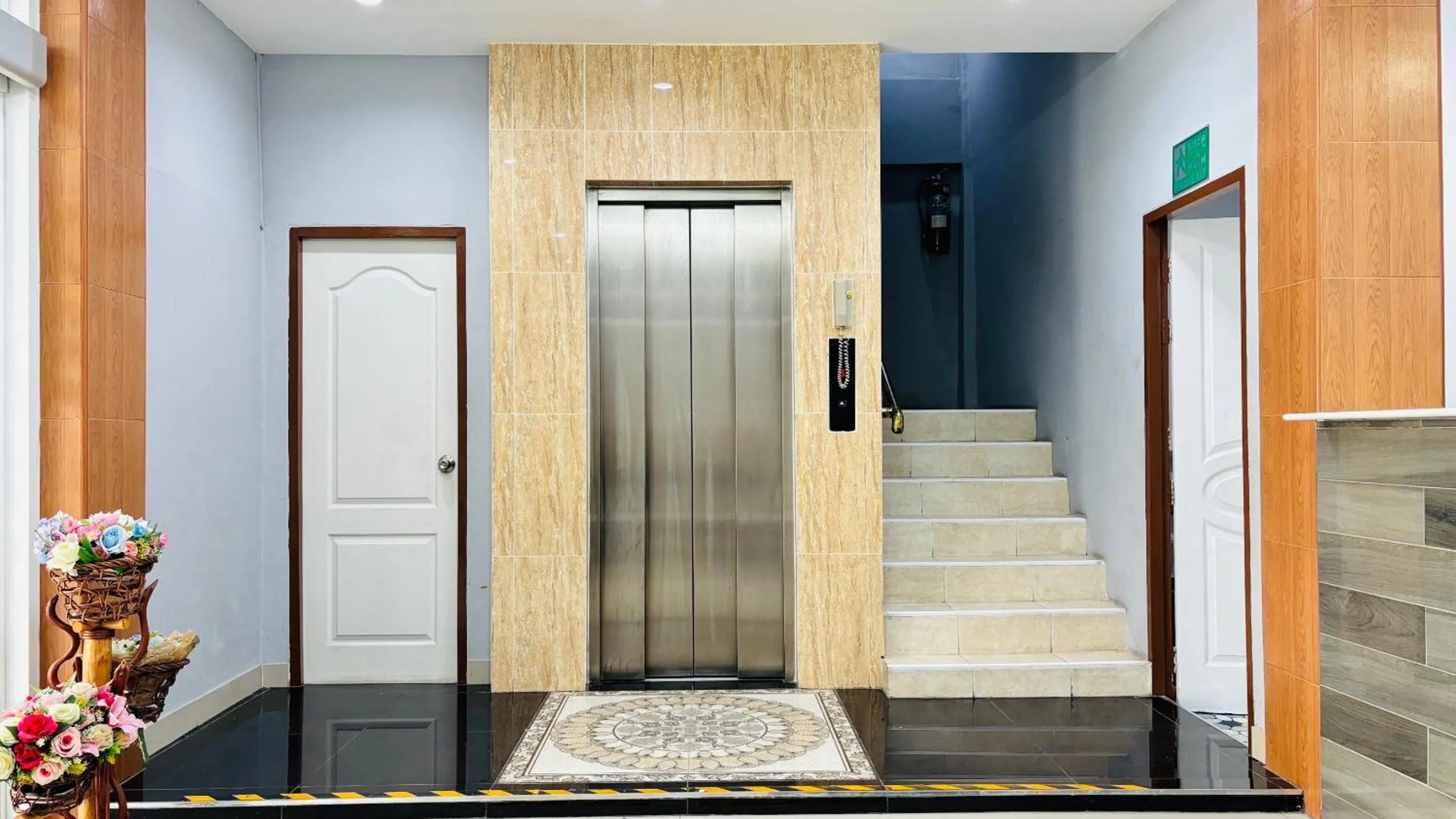 elevator in Royal Star Suites pattaya