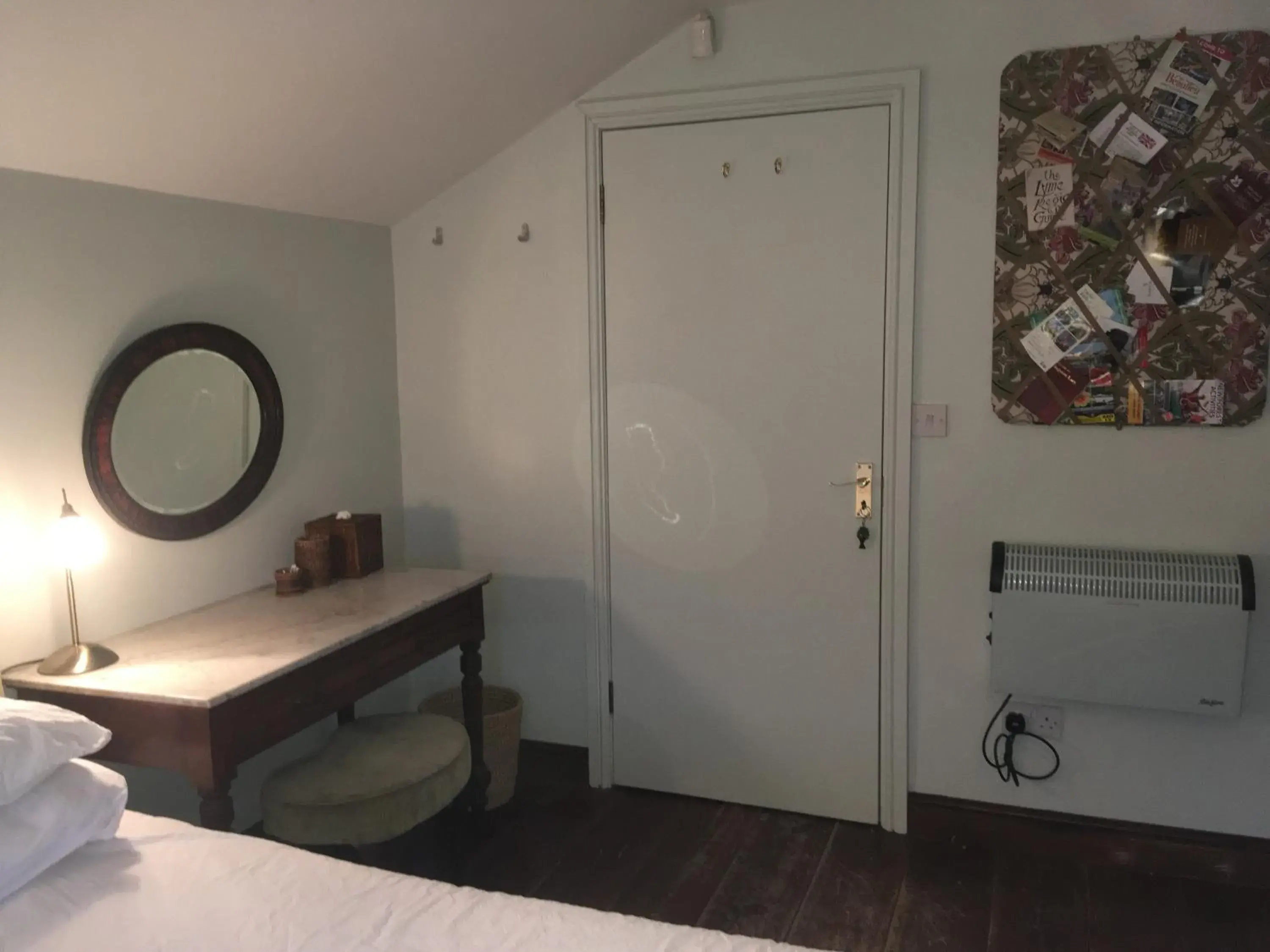 Deluxe Double or Twin Room in Pleck Barn B&B Deluxe Double or Twin Room in Pleck Barn B&B