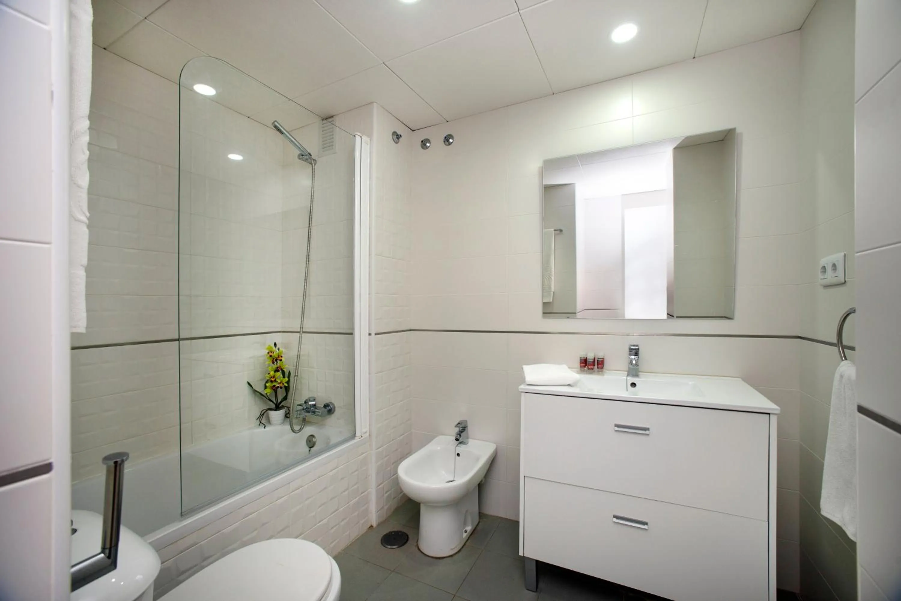 Bathroom in Leo Islamar