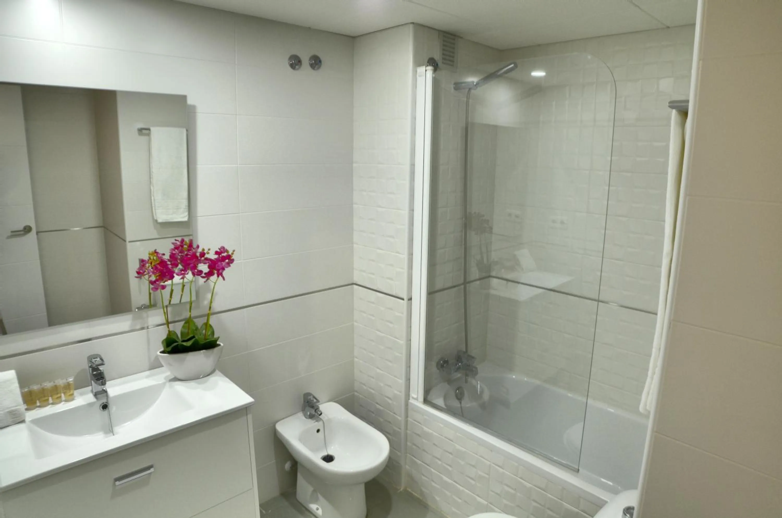 Bathroom in Leo Islamar