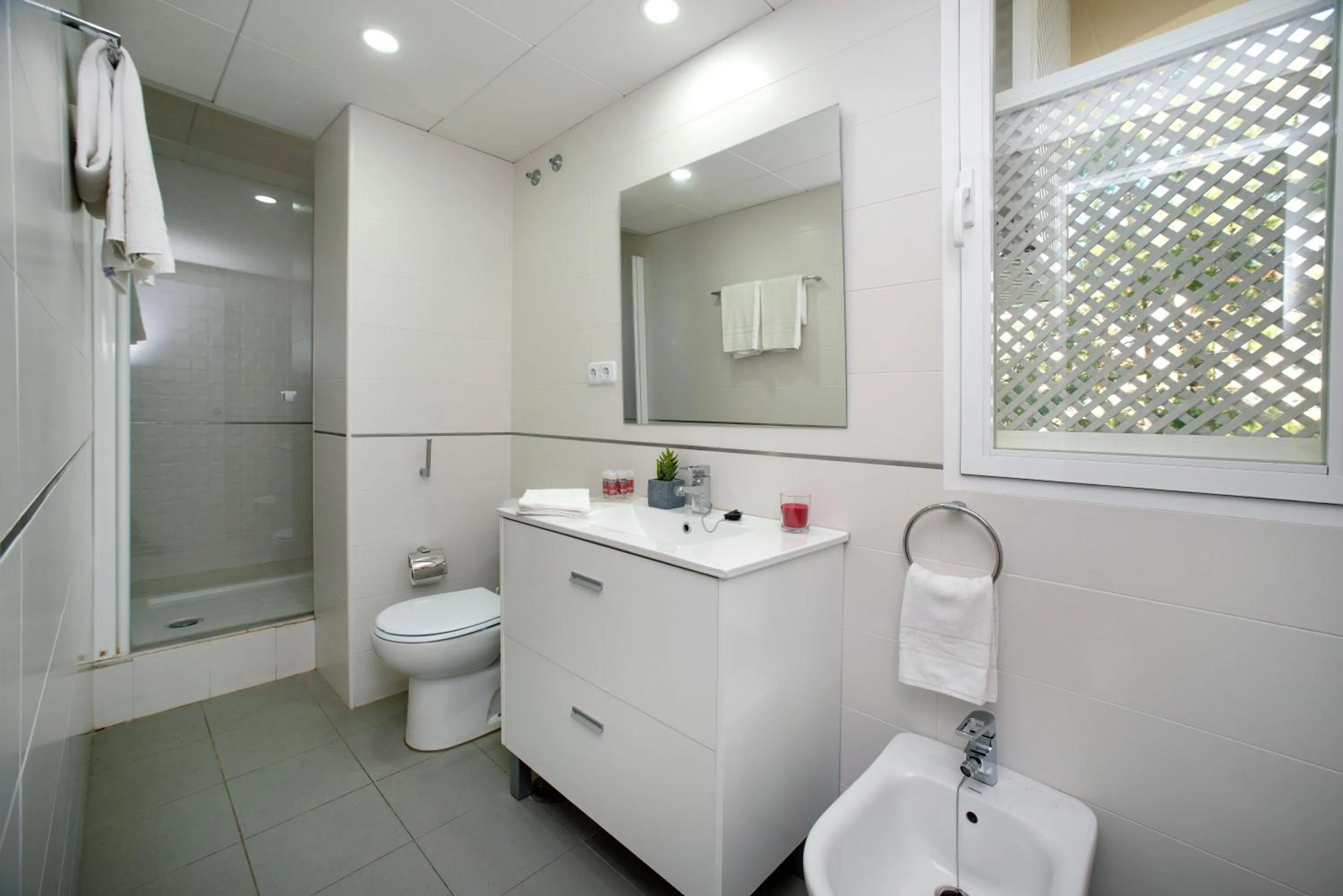 Bathroom in Leo Islamar