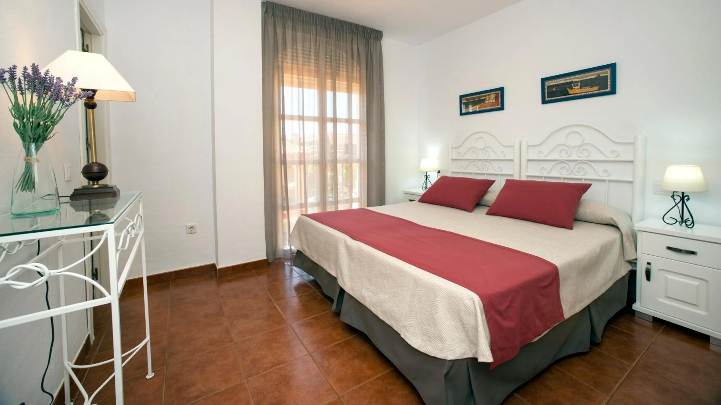 Bedroom, Bed in Leo Islamar