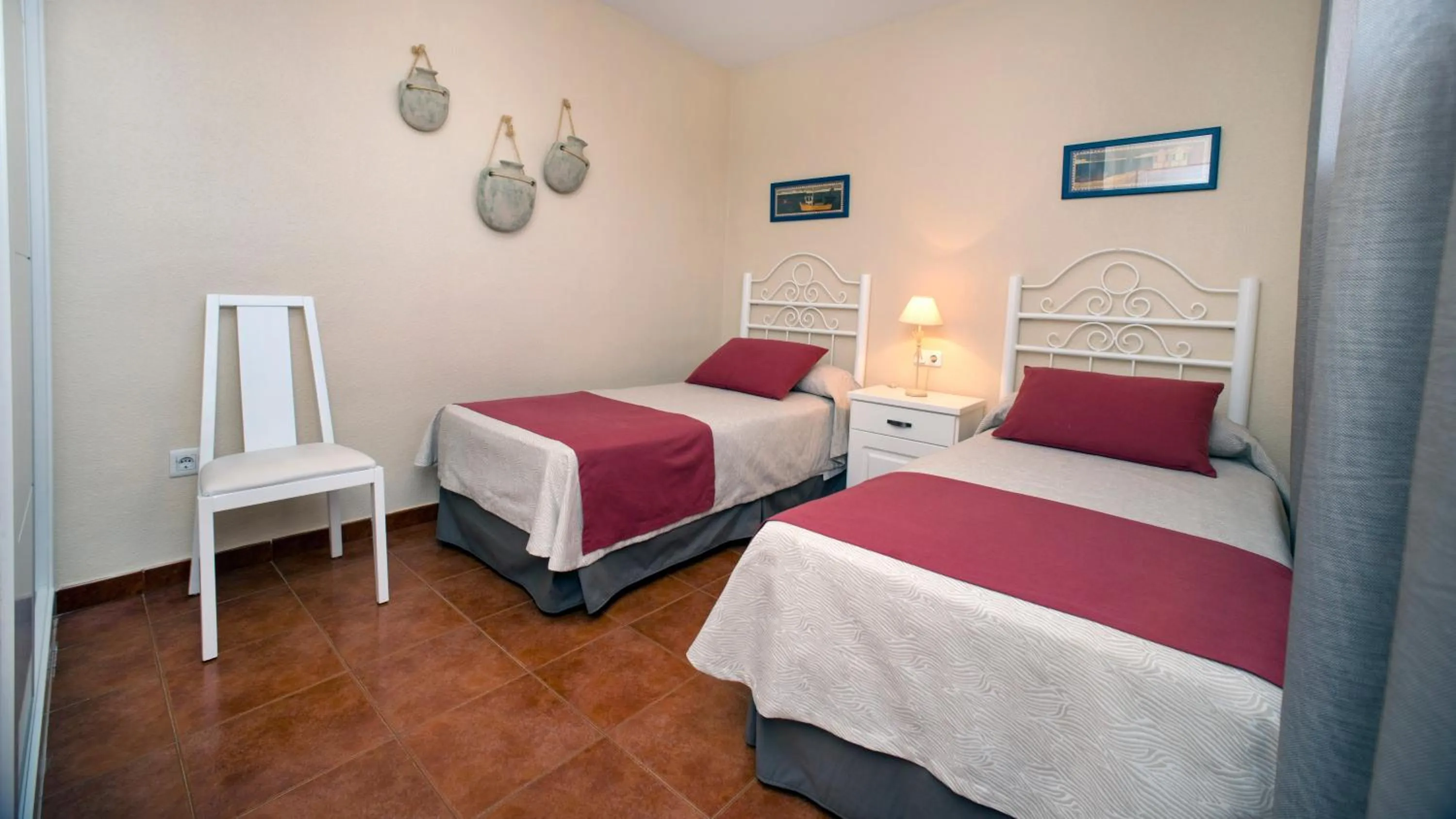 Bedroom, Bed in Leo Islamar