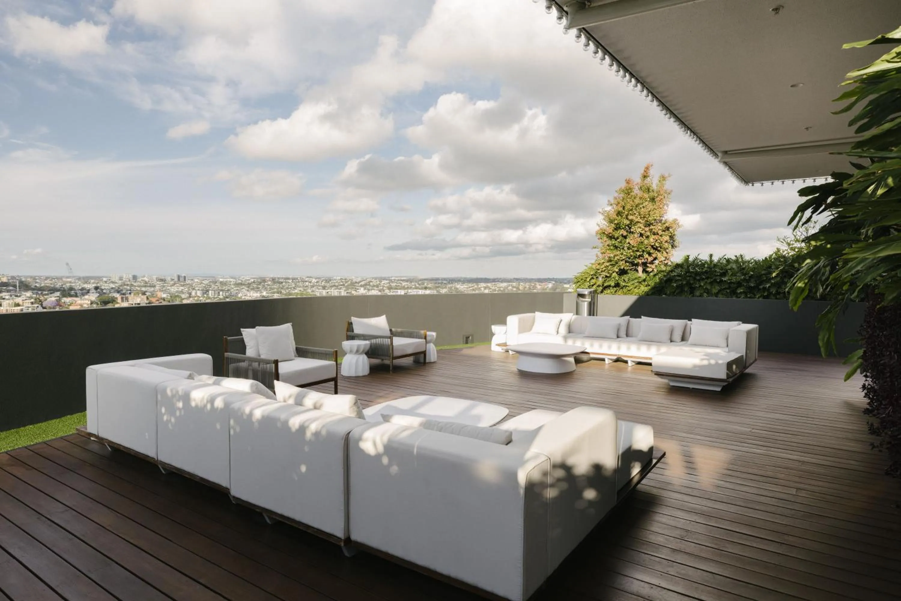 Kangaroo Point Apartment by Urban Rest