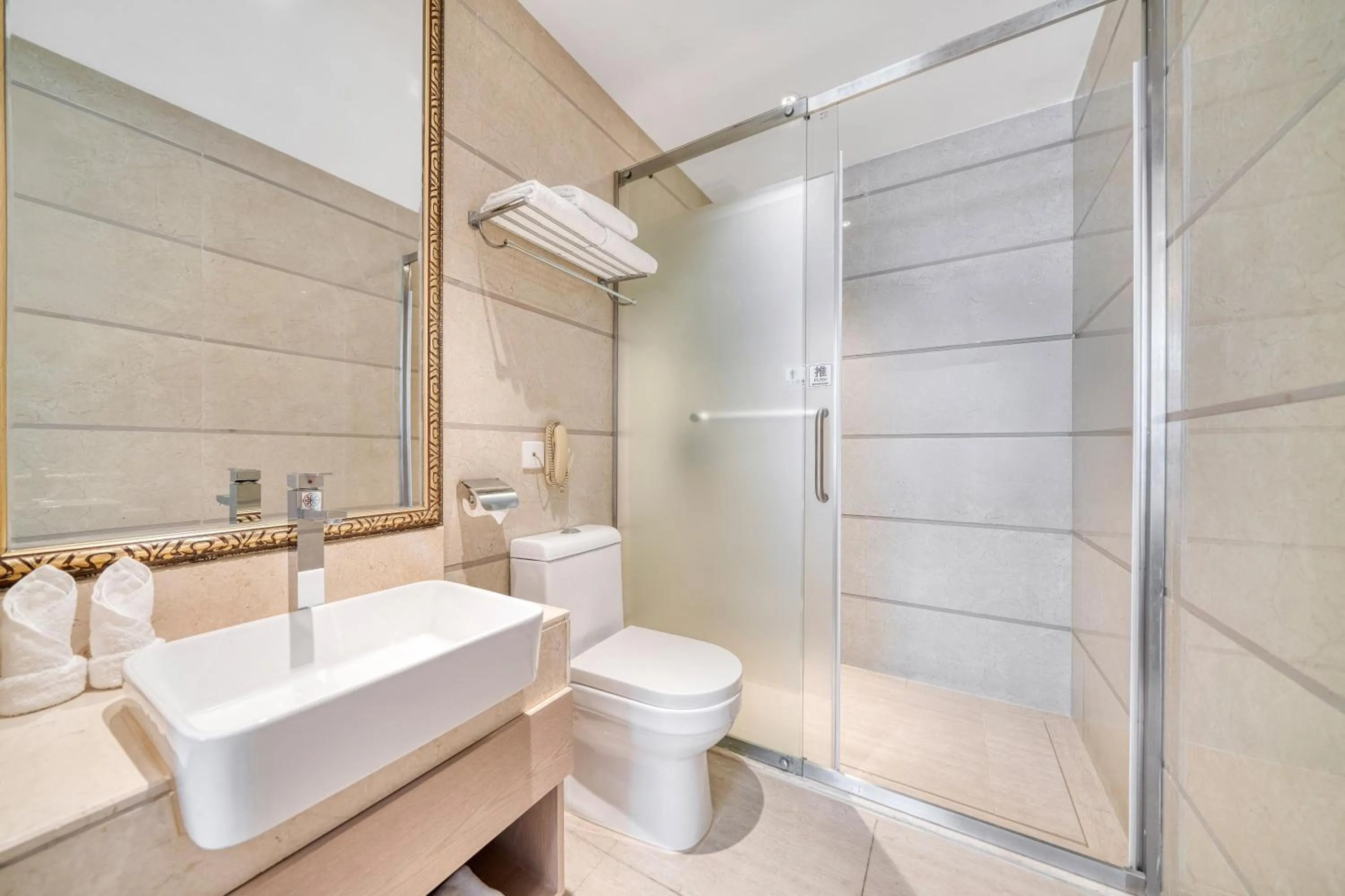 Shower in Dayhello Hotel Shenzhen Shekou