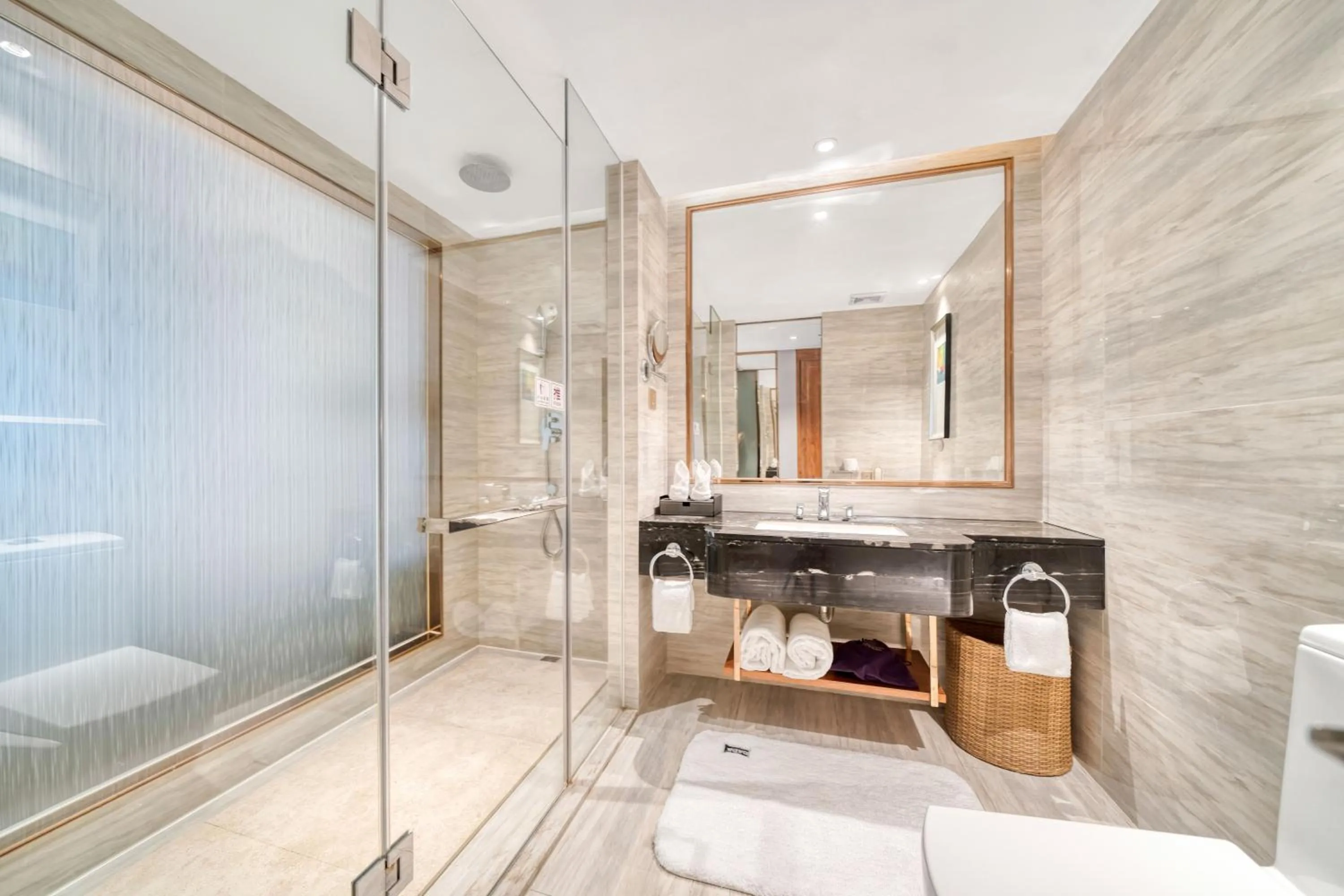 Shower in Dayhello Hotel Shenzhen Shekou