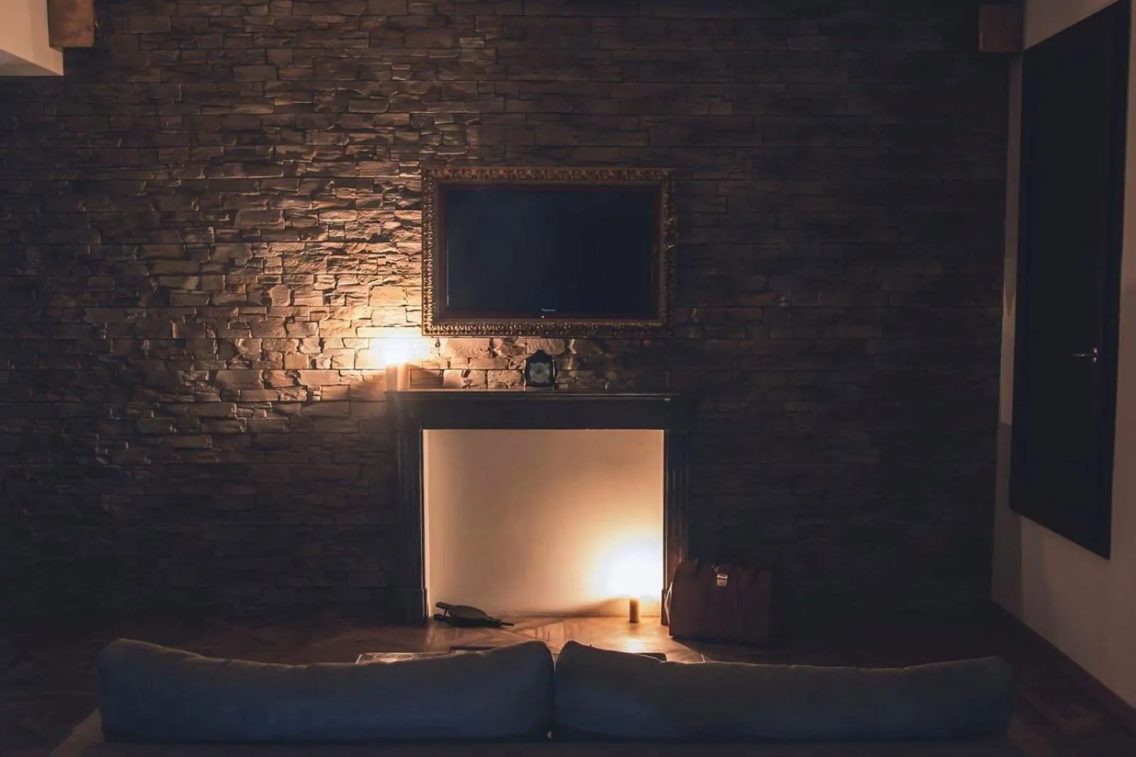 Communal lounge/ TV room in 051 Room & Breakfast