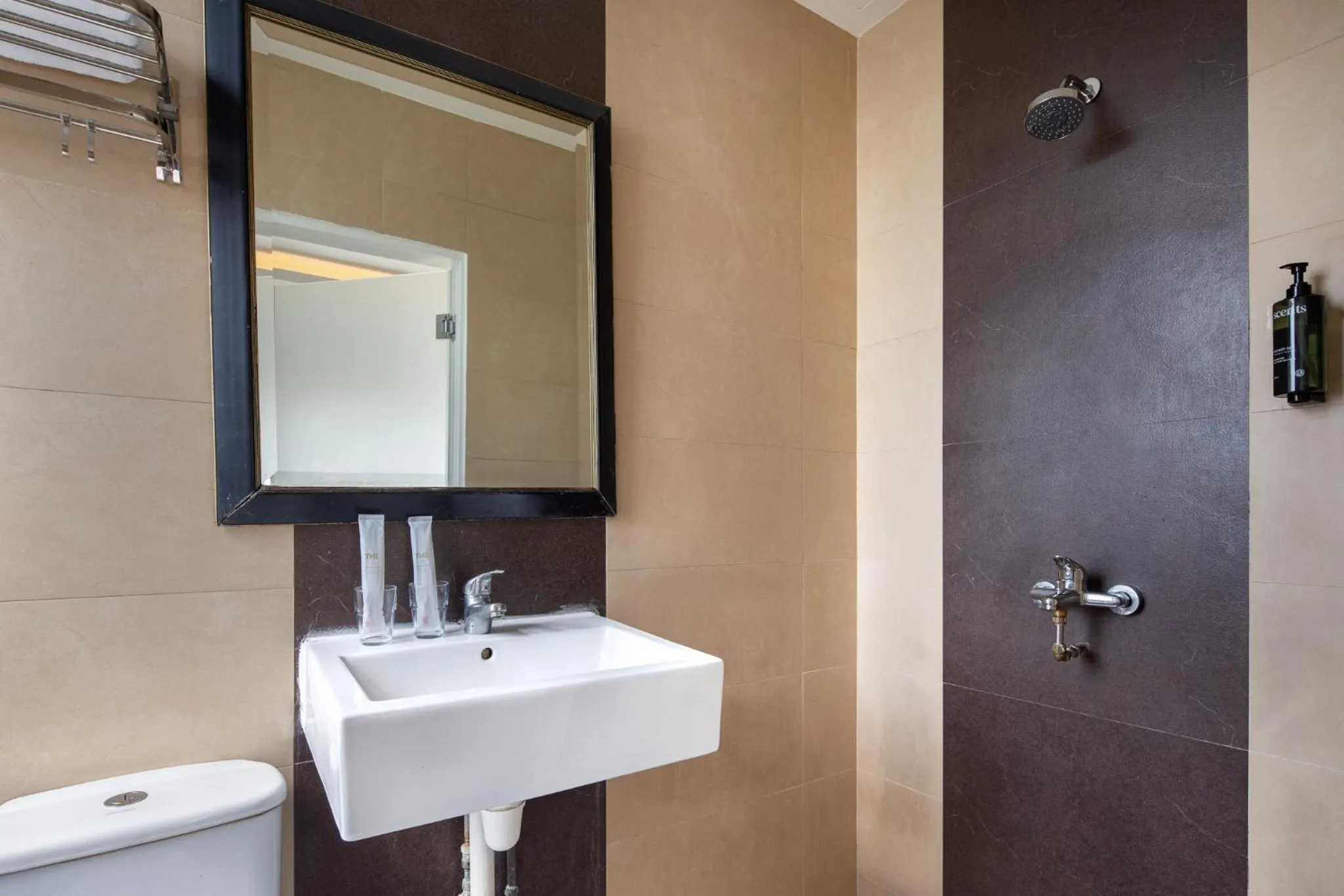 Bathroom in The Quay Hotel Little India at Broadway