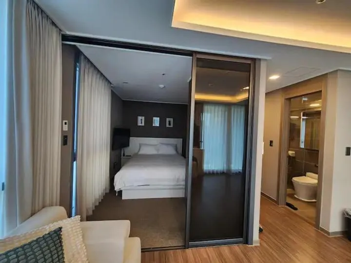 Living room, Bed in Haeundae Lamer Stay