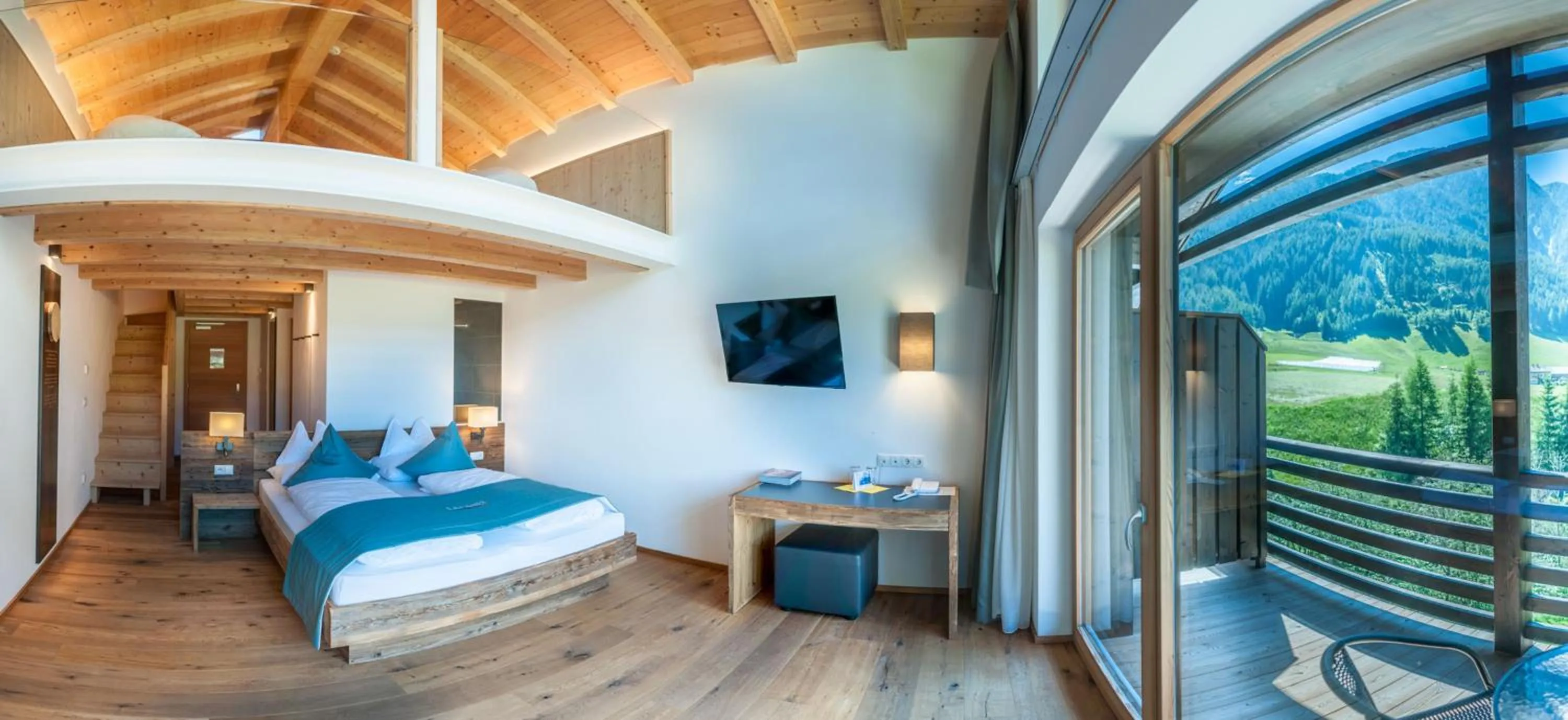 Day, Bed in La Casies Mountain Hotel