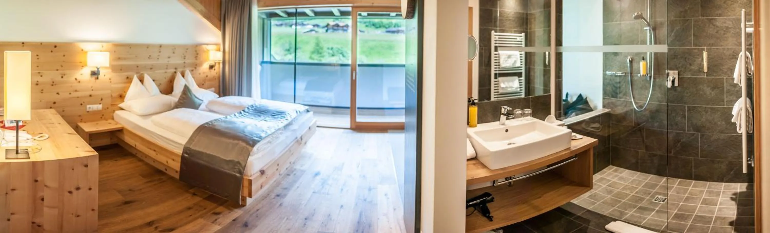 Day, Bed in La Casies Mountain Hotel