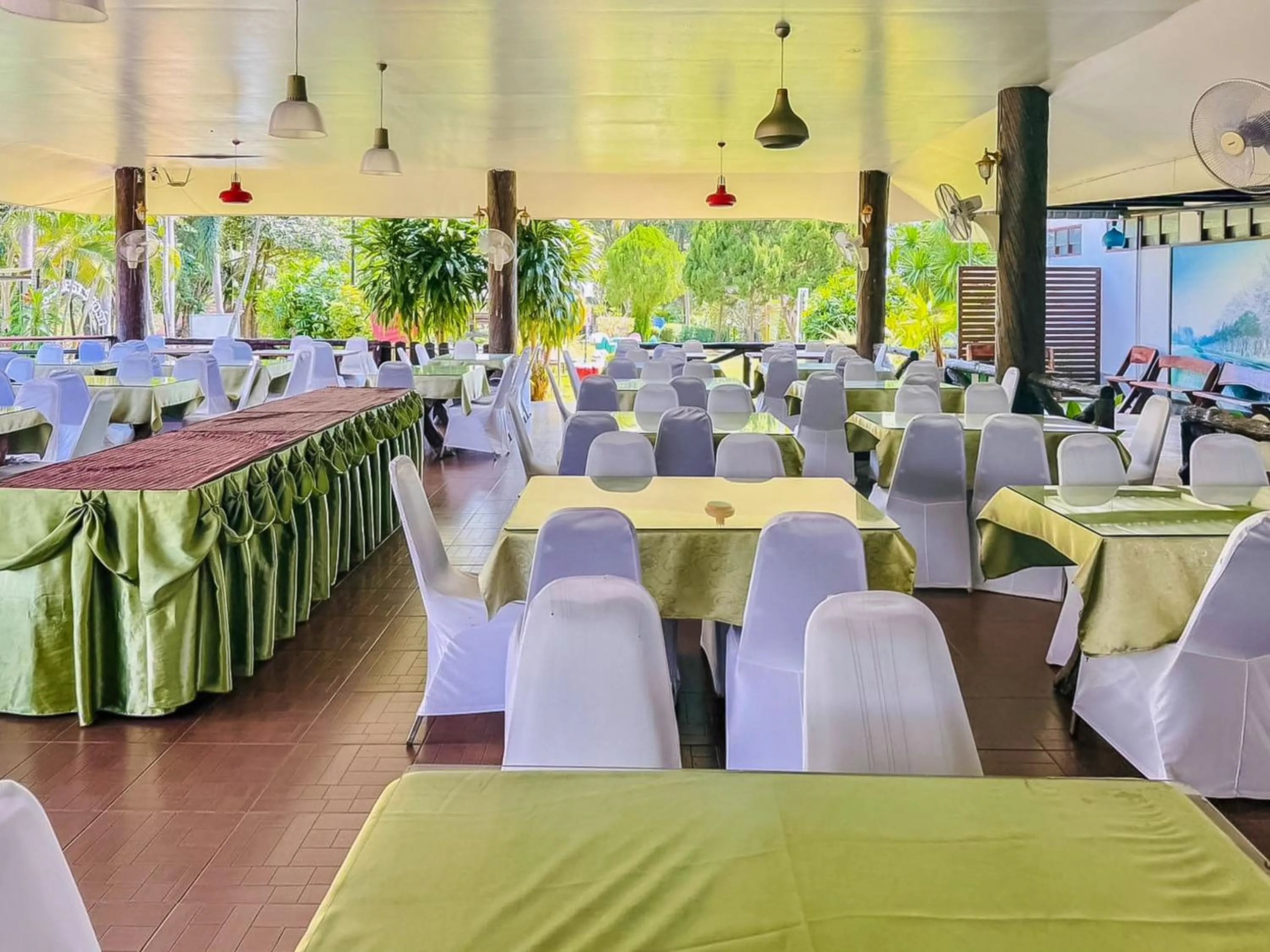 Restaurant/places to eat in Saitharn Iyara Resort