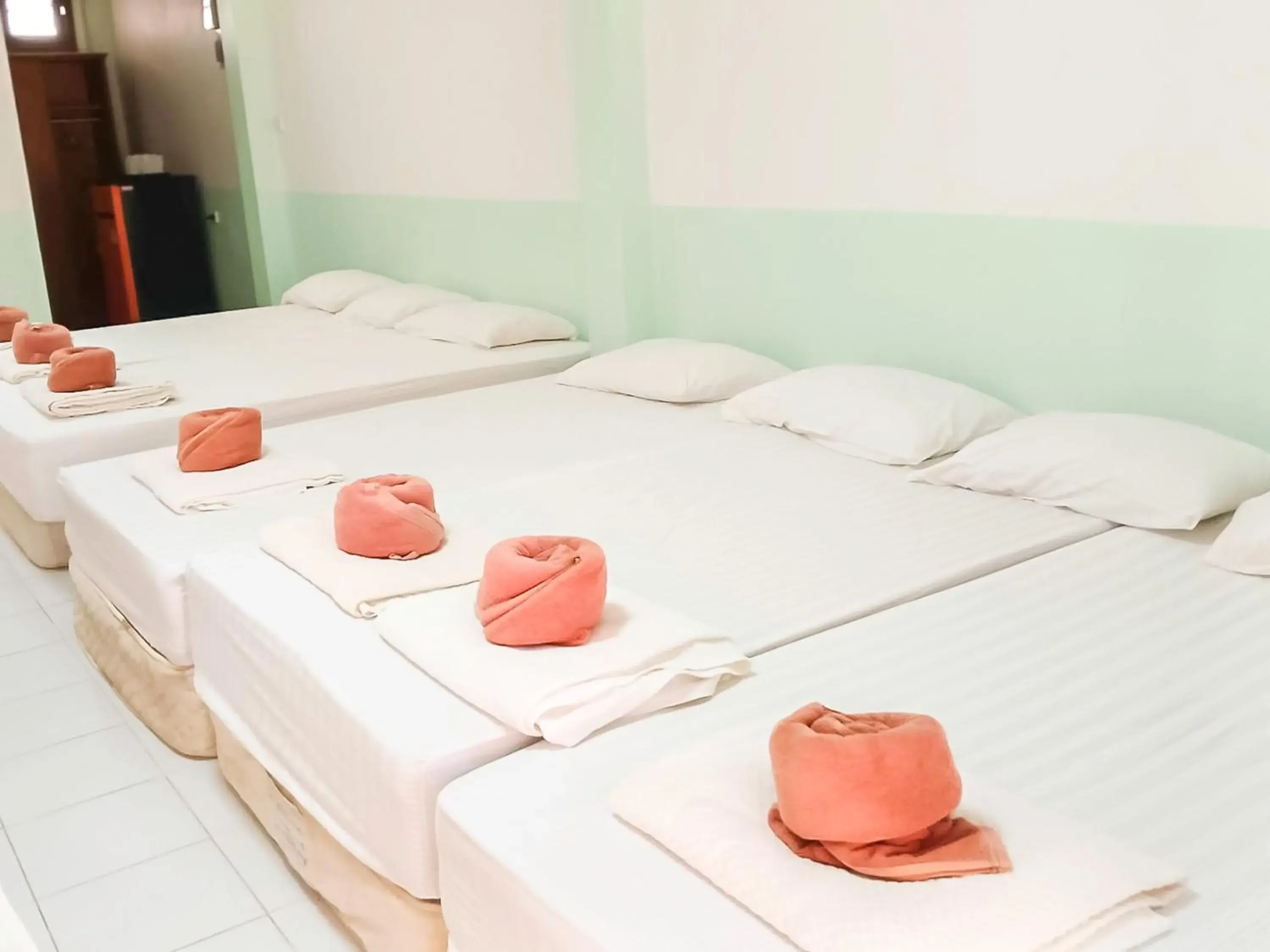 10-Bed Mixed Dormitory Room in Saitharn Iyara Resort 10-Bed Mixed Dormitory Room in Saitharn Iyara Resort