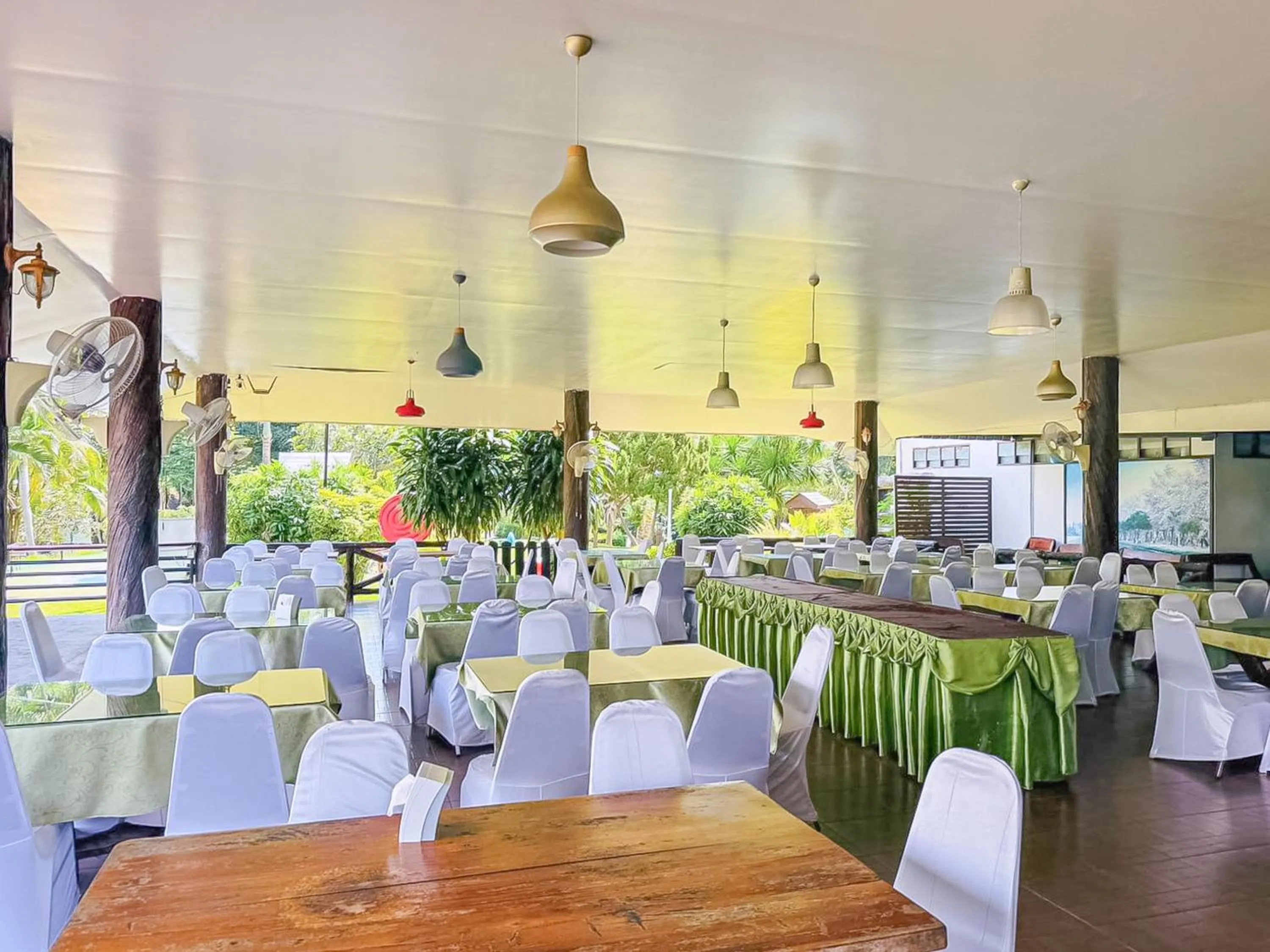 Restaurant/places to eat in Saitharn Iyara Resort