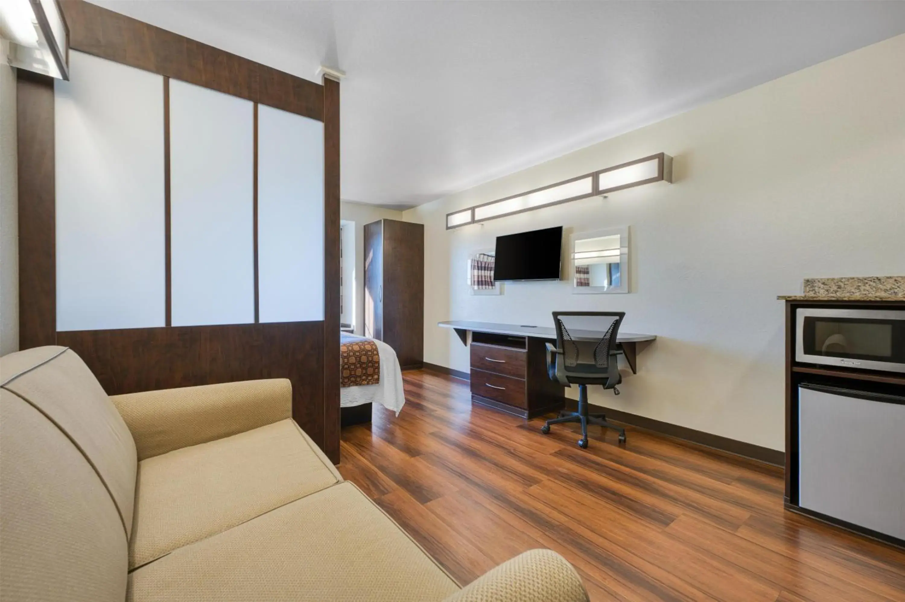 Junior Suite with Queen Bed and Sofa Bed - Non-Smoking in SureStay Plus Hotel by Best Western Buckhannon Junior Suite with Queen Bed and Sofa Bed - Non-Smoking in SureStay Plus Hotel by Best Western Buckhannon