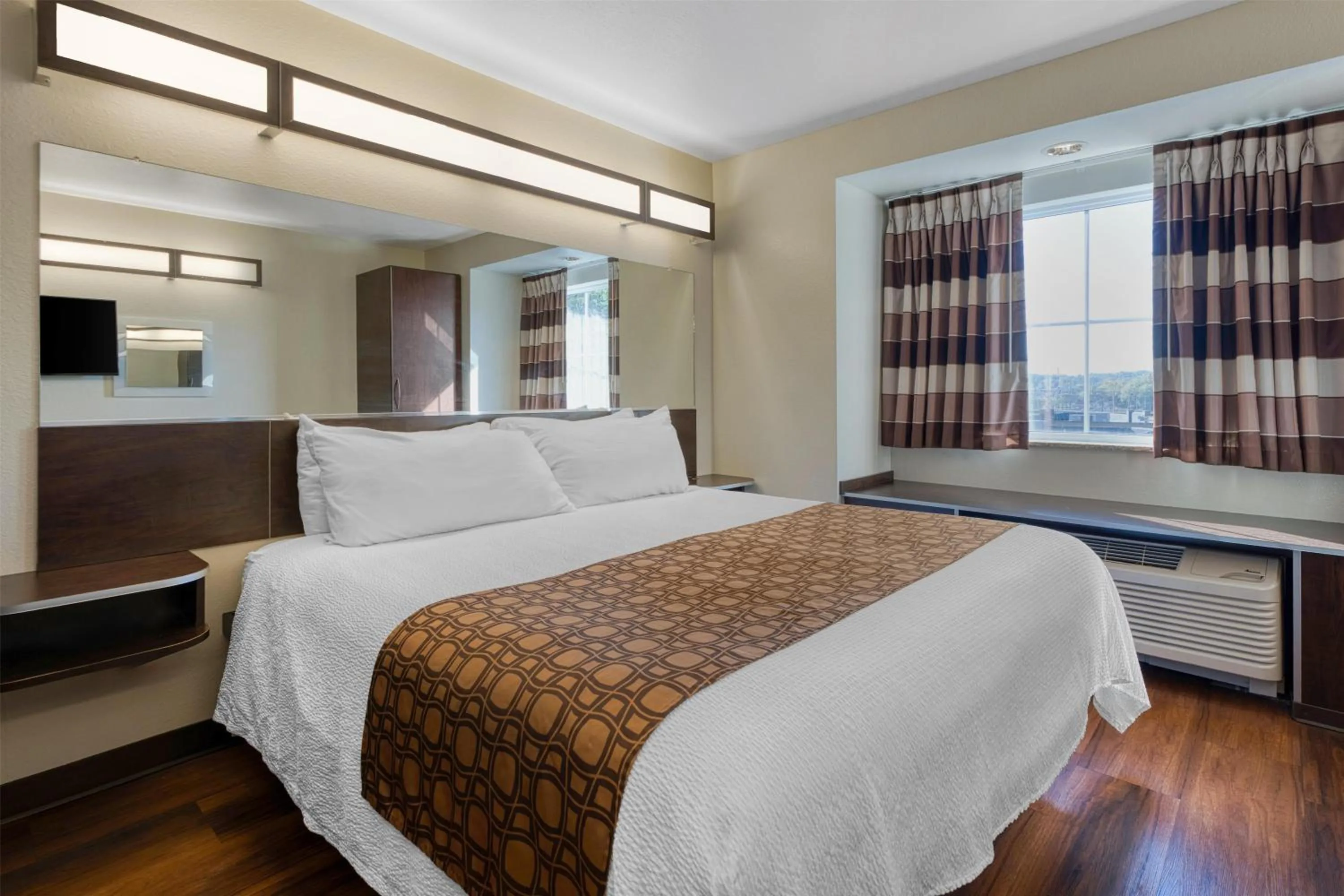 Bedroom, Bed in SureStay Plus Hotel by Best Western Buckhannon