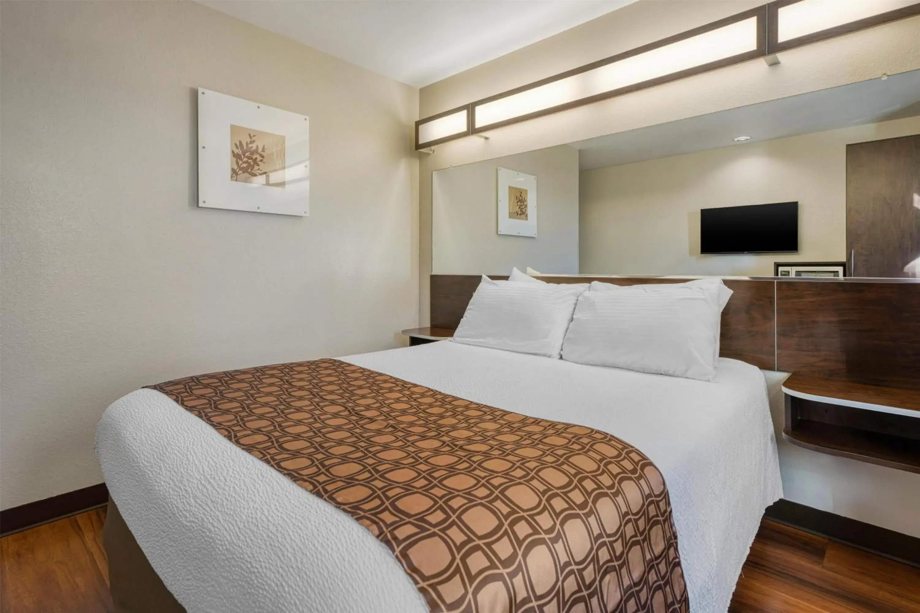 Bedroom, Bed in SureStay Plus Hotel by Best Western Buckhannon Bedroom, Bed in SureStay Plus Hotel by Best Western Buckhannon