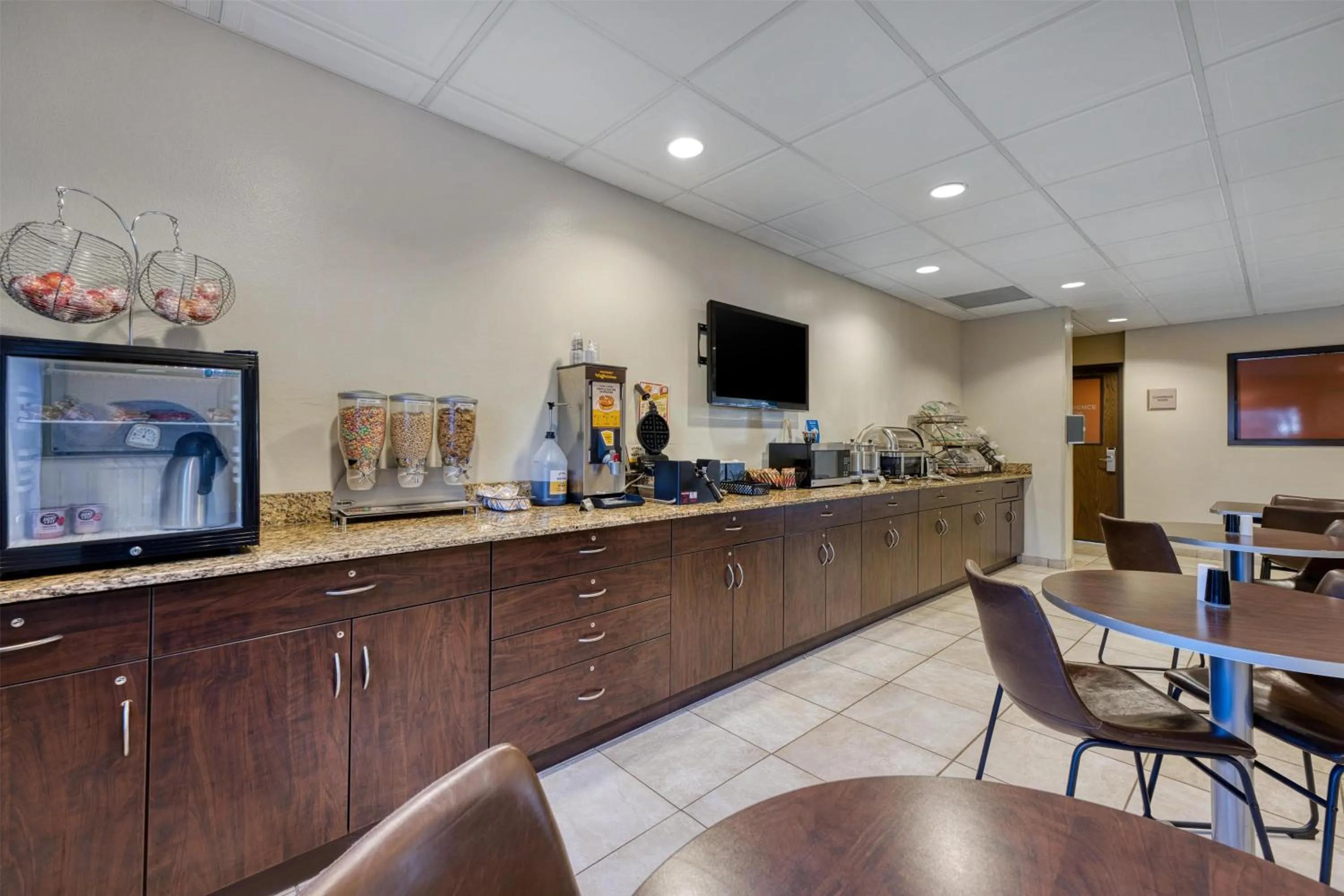 Breakfast in SureStay Plus Hotel by Best Western Buckhannon
