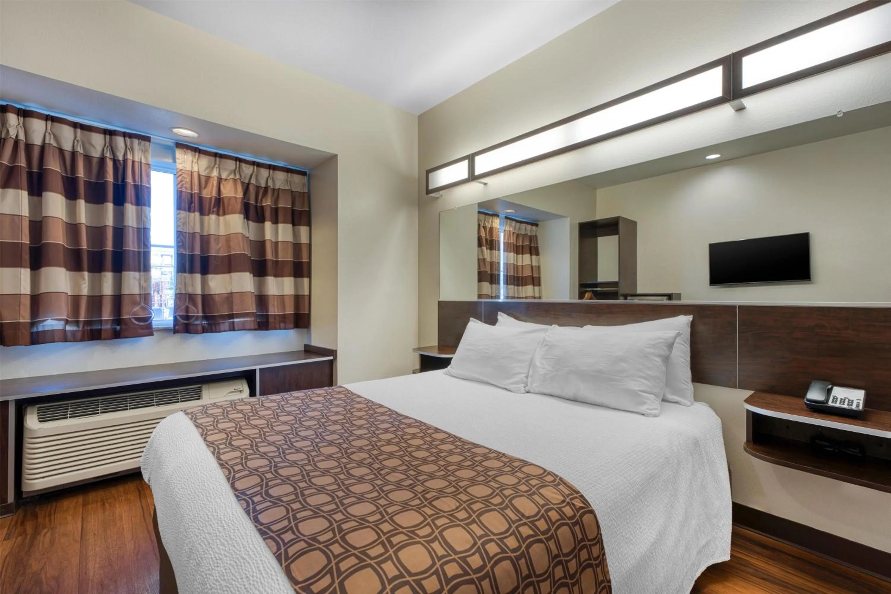 Bedroom, Bed in SureStay Plus Hotel by Best Western Buckhannon