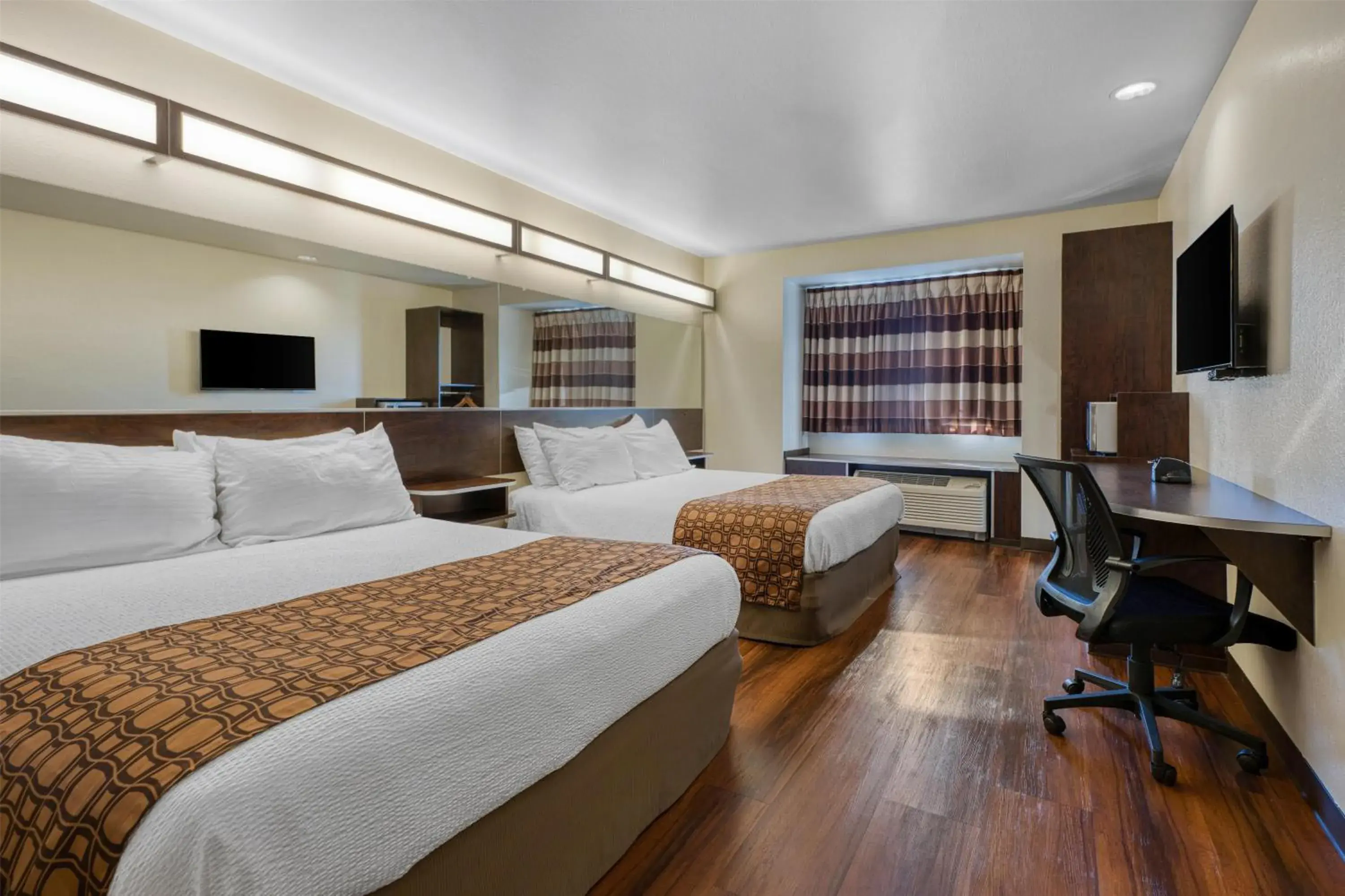 Bedroom, Bed in SureStay Plus Hotel by Best Western Buckhannon Bedroom, Bed in SureStay Plus Hotel by Best Western Buckhannon