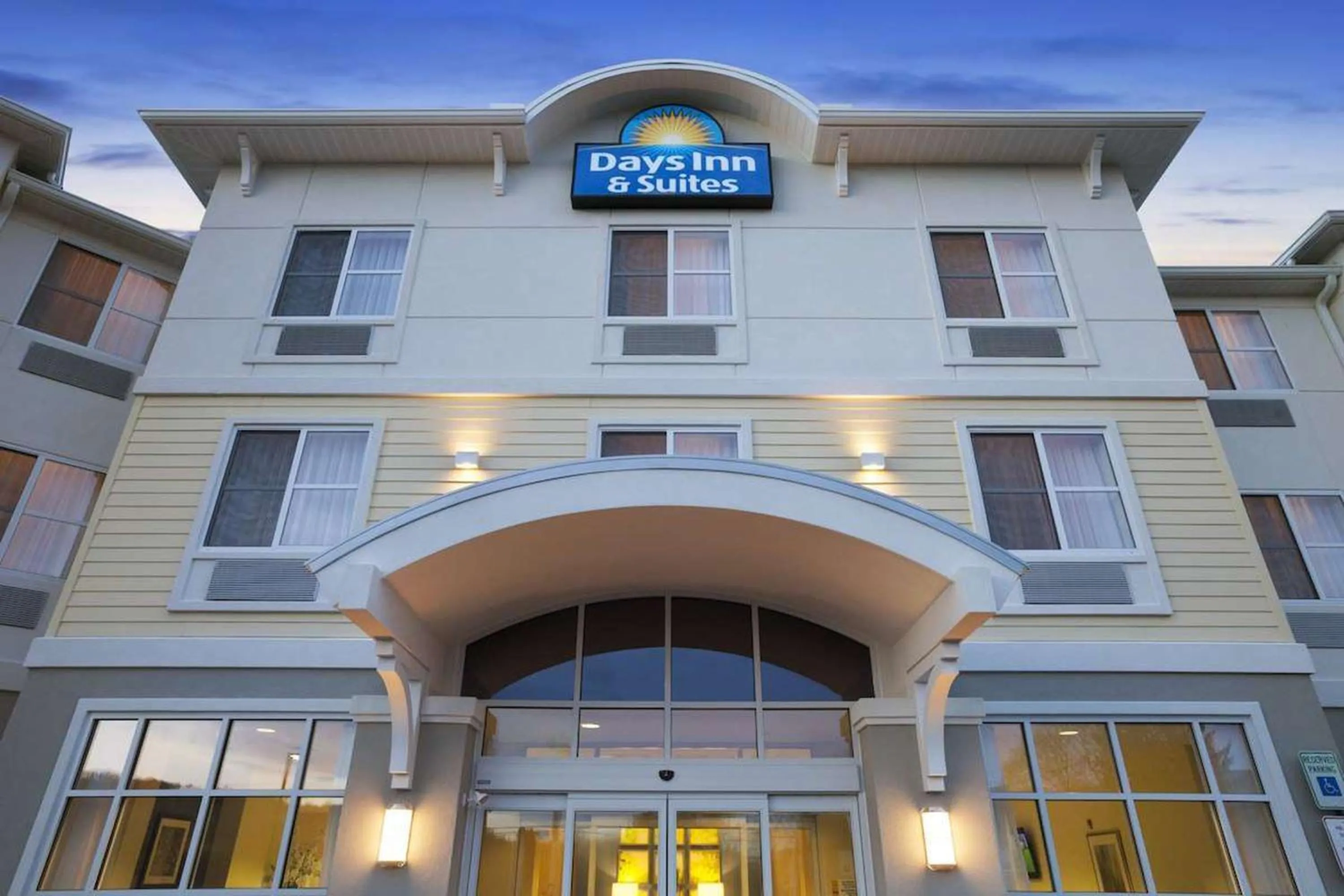 Property building in Days Inn & Suites by Wyndham Altoona