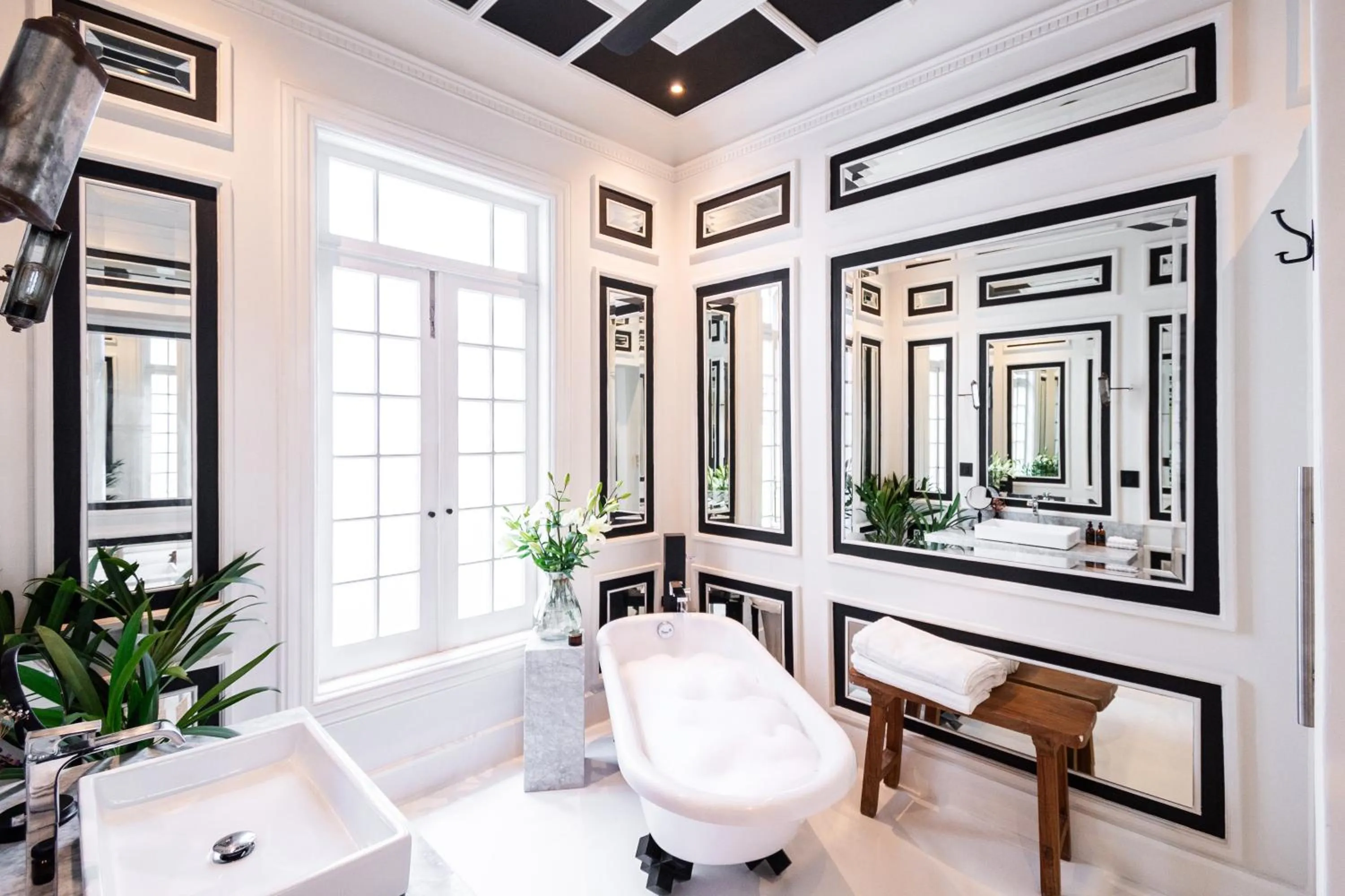 Bathroom in La Valise Mexico City, Member of Small Luxury Hotels