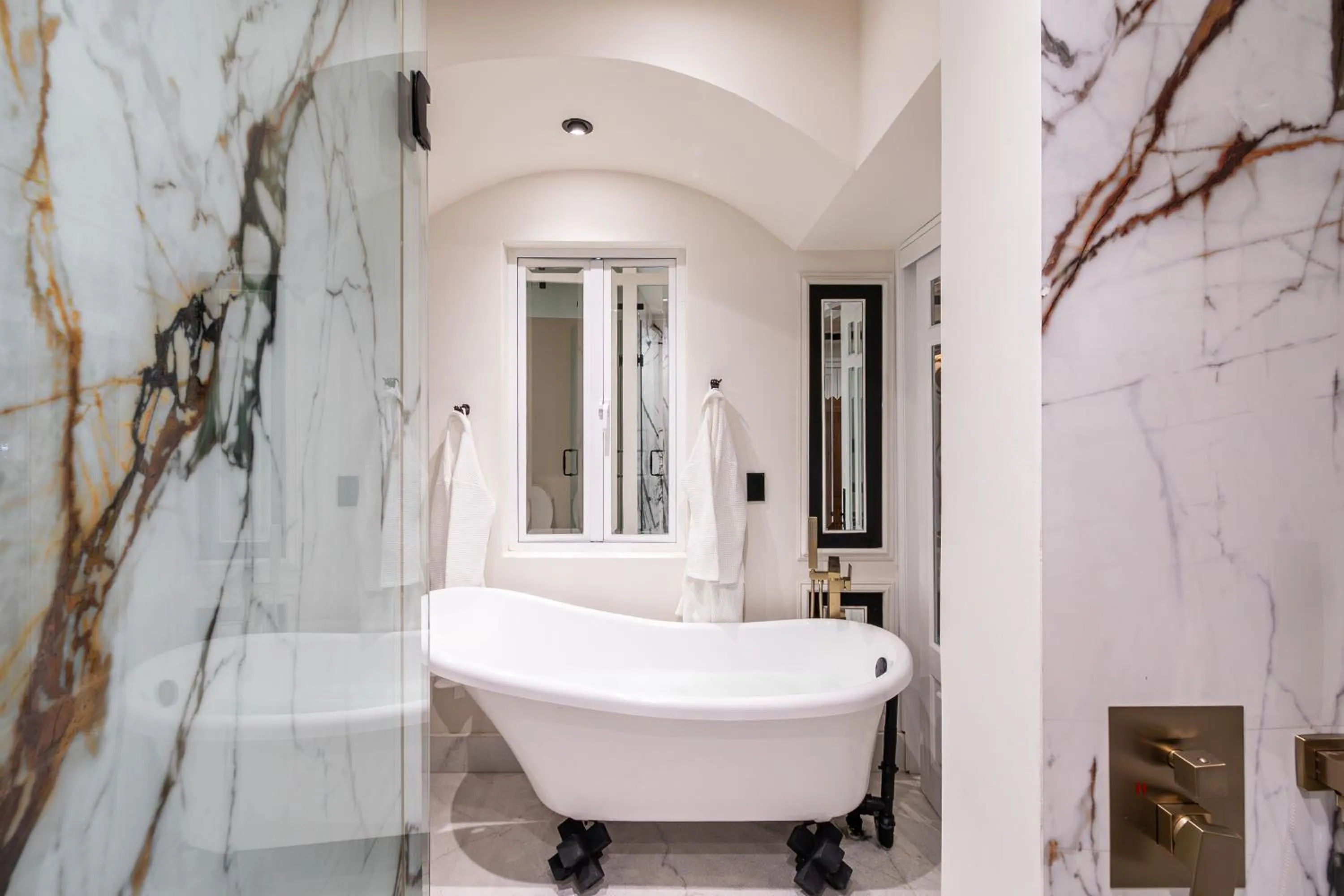 Bathroom in La Valise Mexico City, Member of Small Luxury Hotels