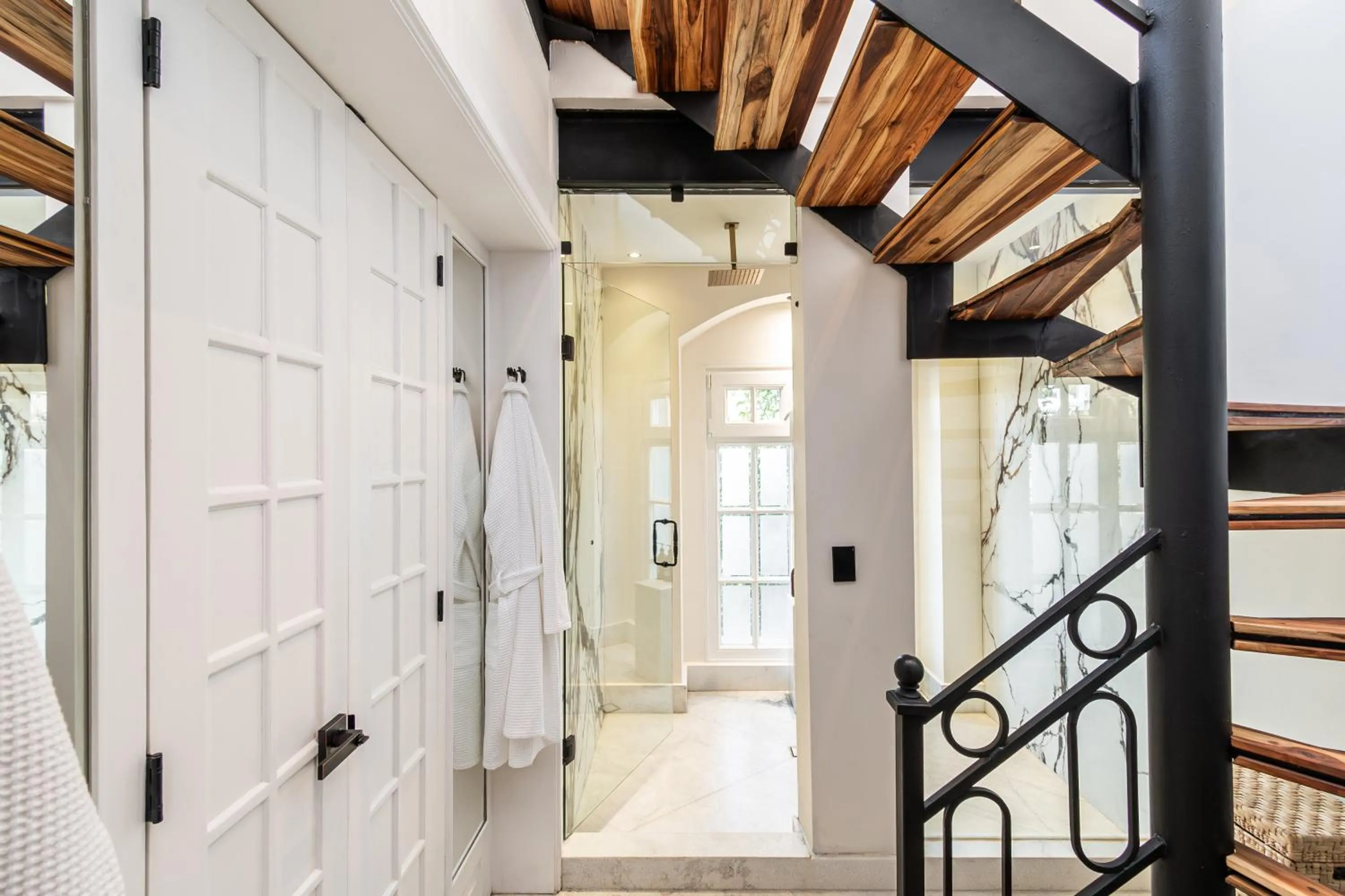 Bathroom in La Valise Mexico City, Member of Small Luxury Hotels