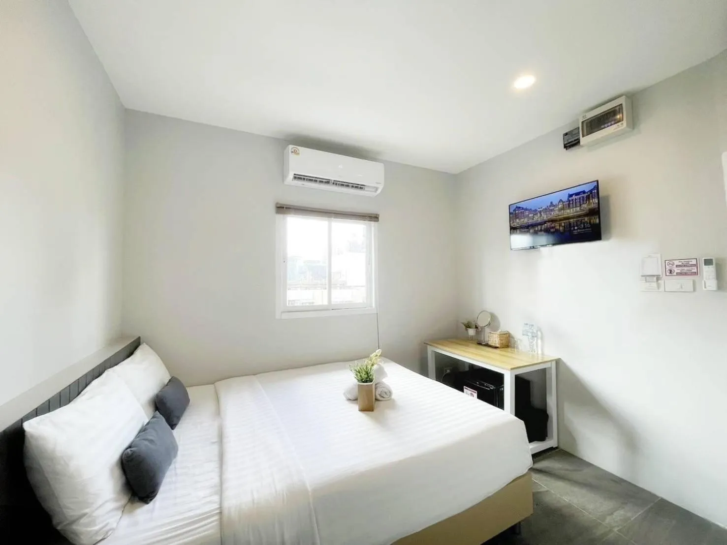 Bed in Deco Lux Hotel