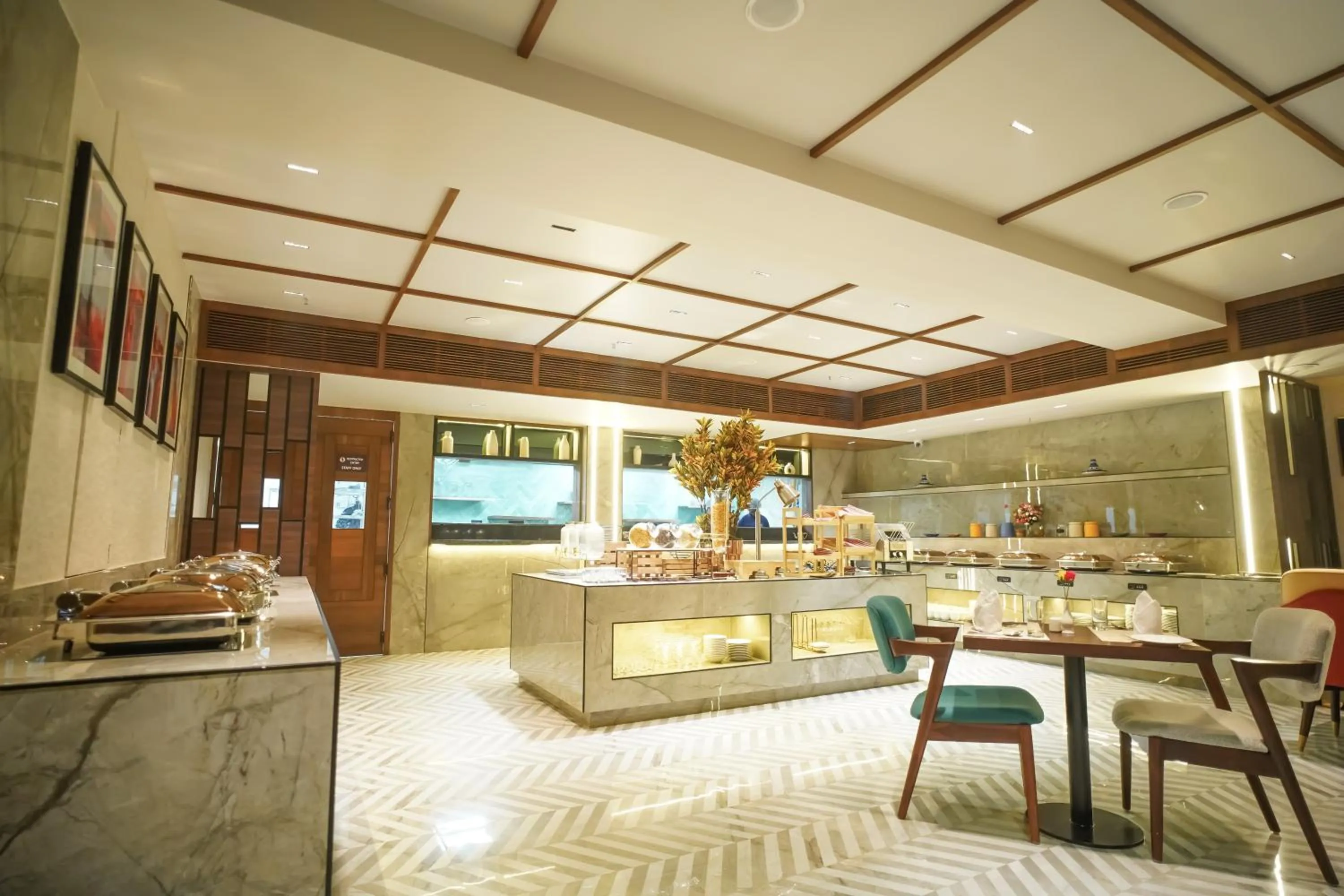 Restaurant/places to eat in Ishaan Sarovar Portico Deoghar