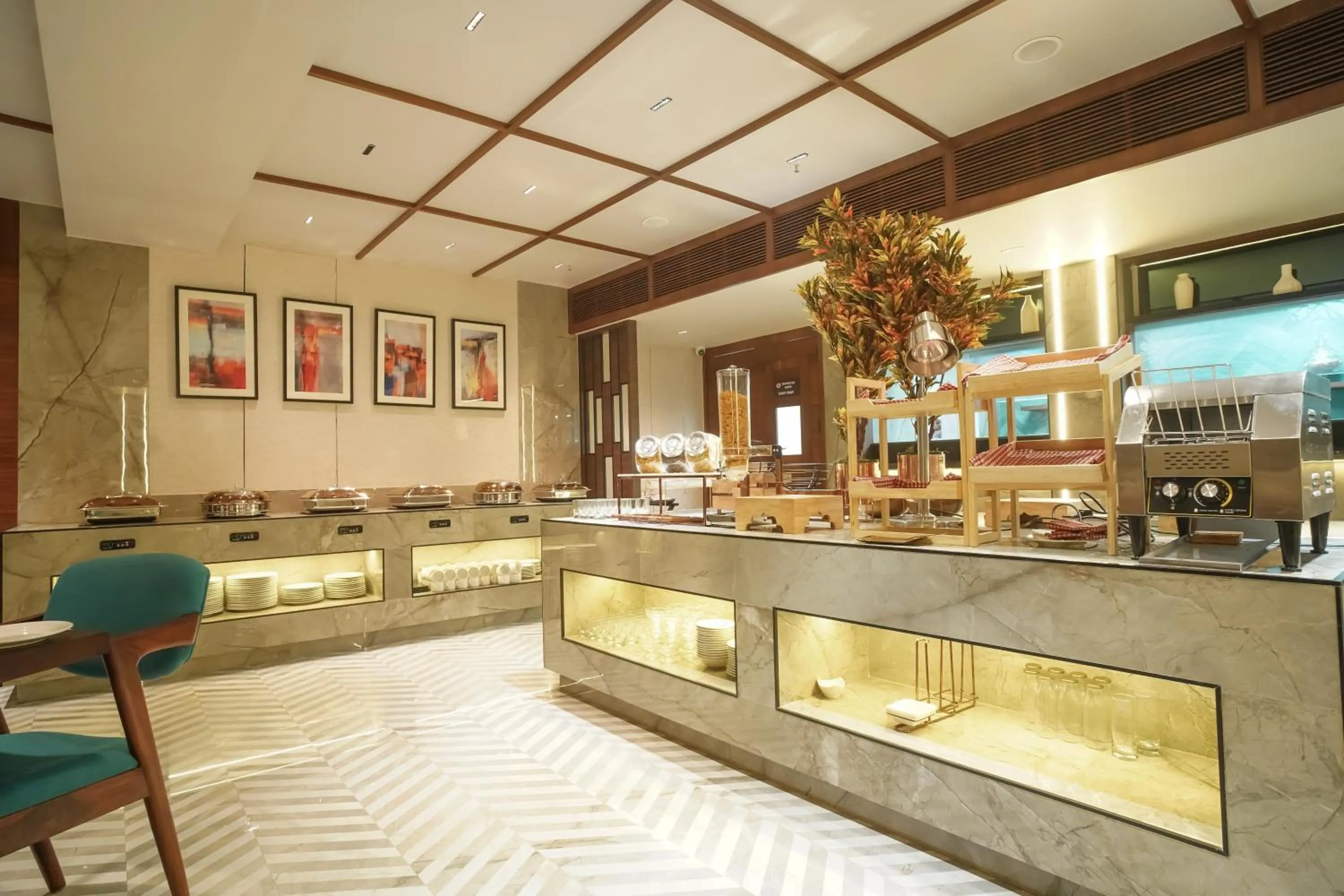 Restaurant/places to eat in Ishaan Sarovar Portico Deoghar