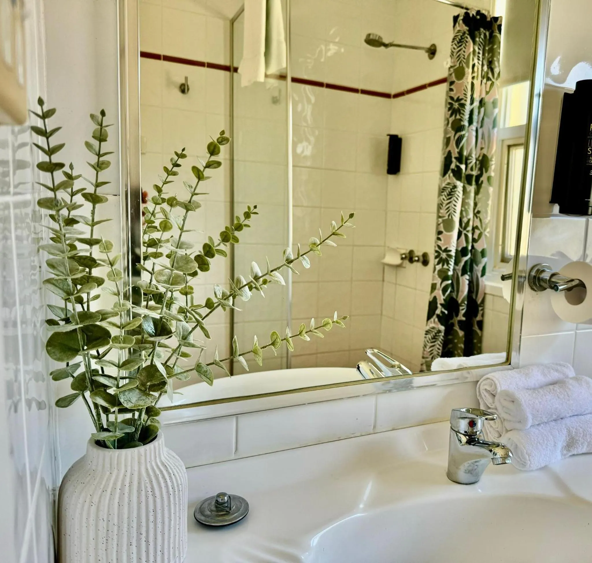 Shower in Montblu at Echo Point