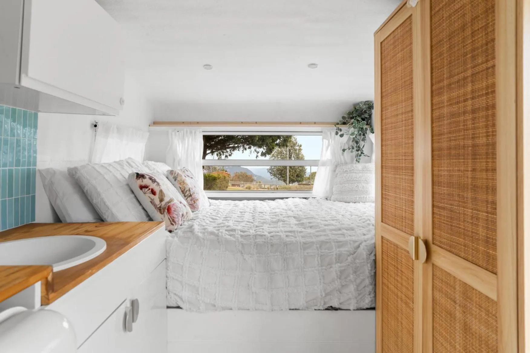 Bedroom, Bed in Montblu at Echo Point