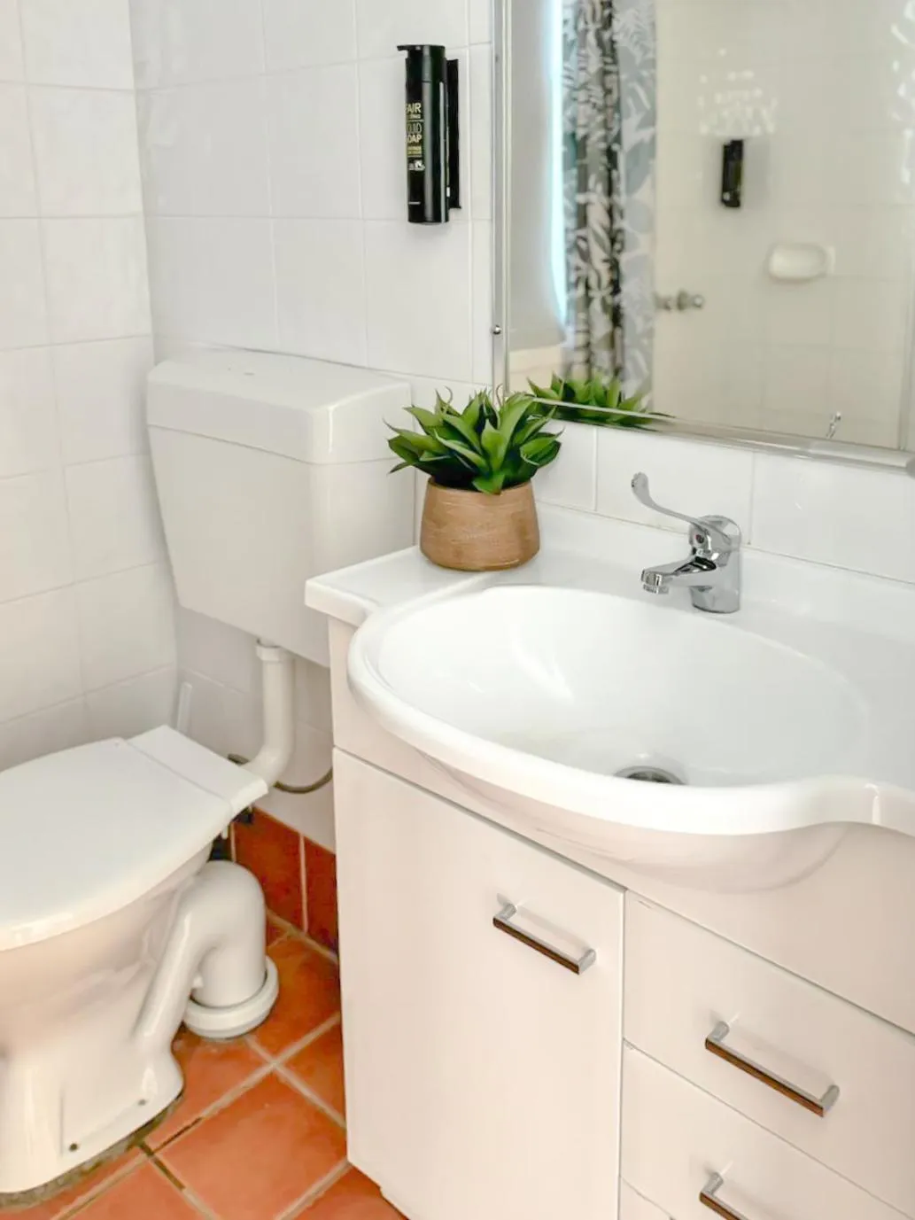 Toilet in Montblu at Echo Point