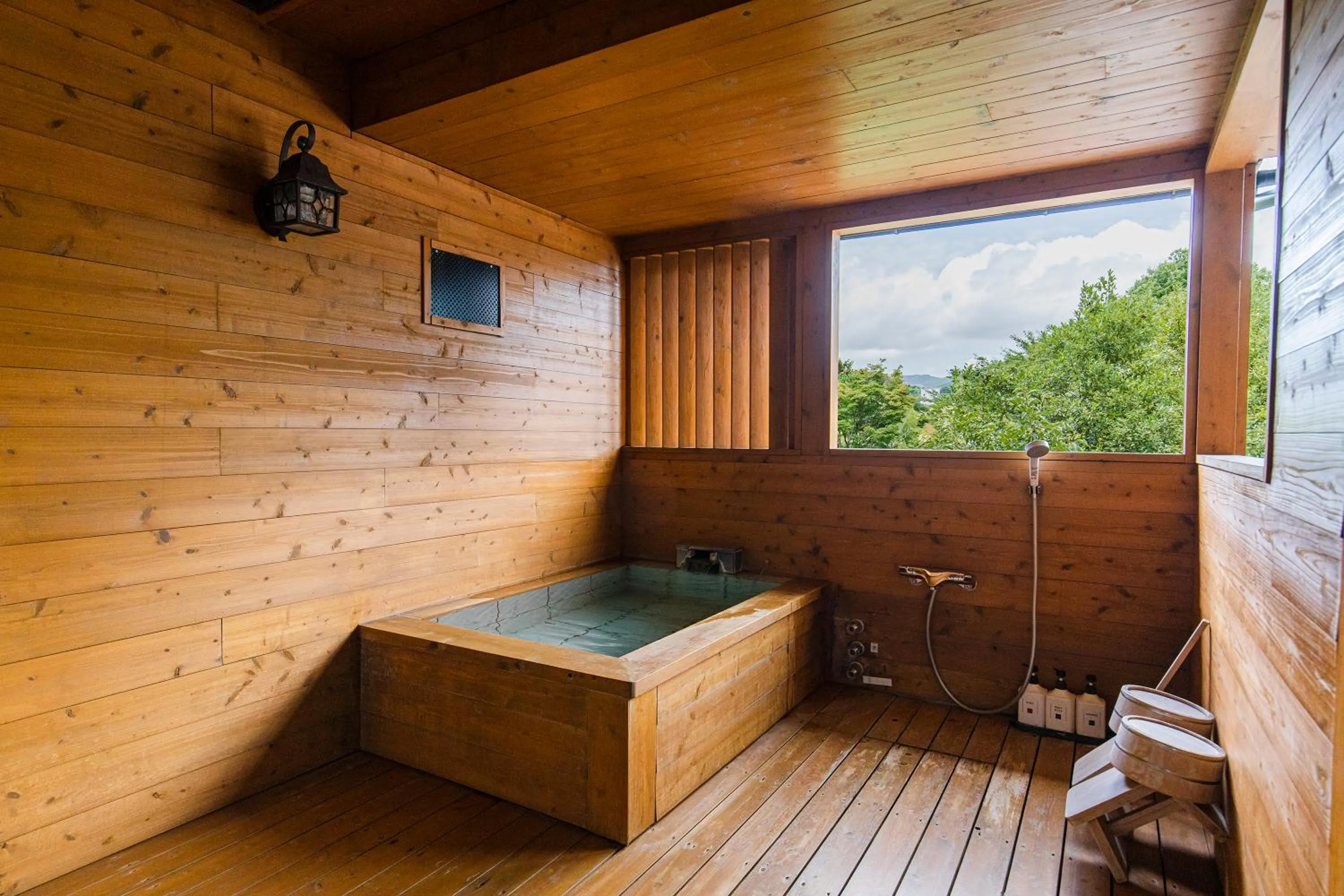 Photo of the whole room in Yufuin Kotobuki Hananosho