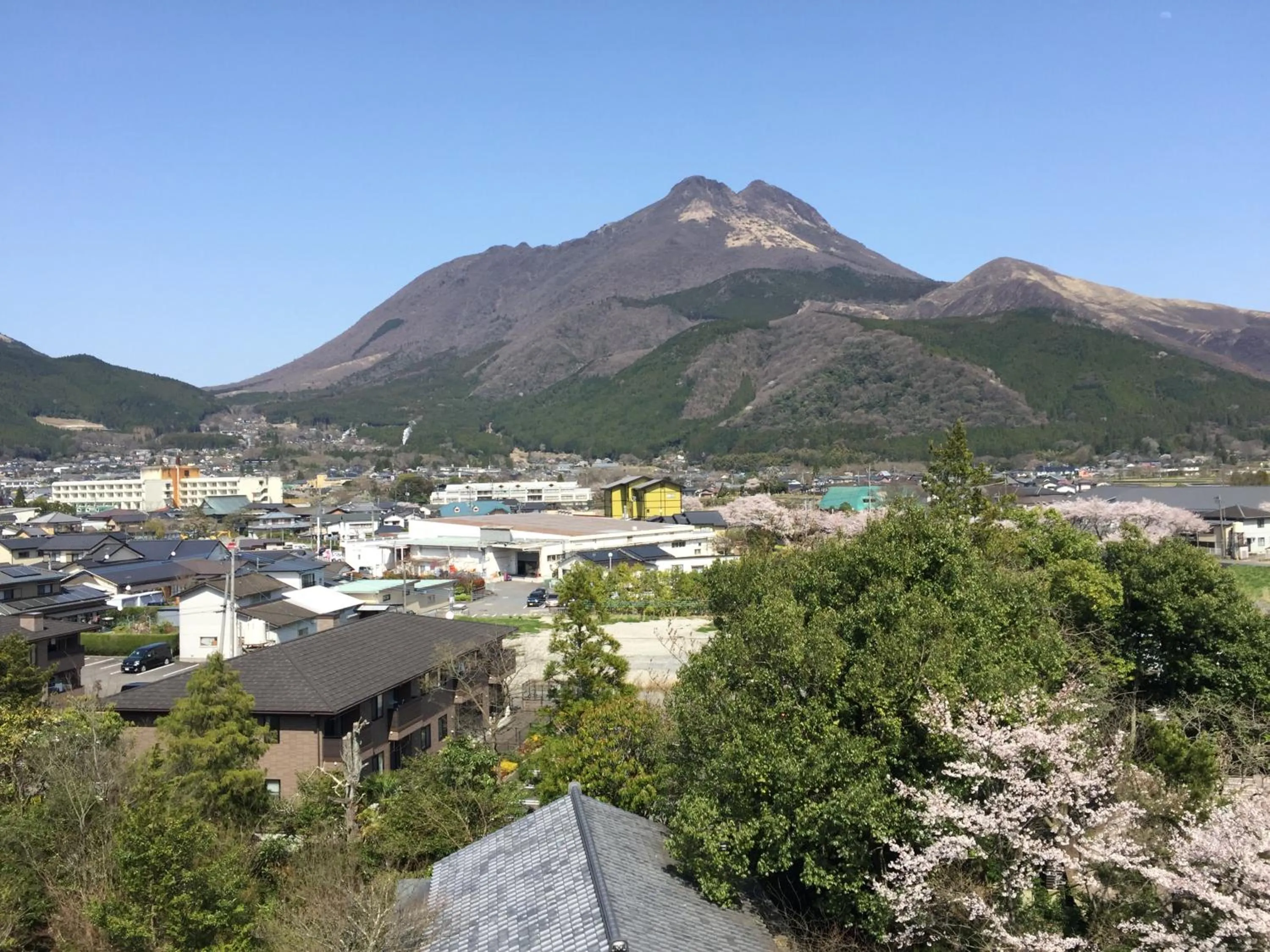 Mountain view in Yufuin Kotobuki Hananosho