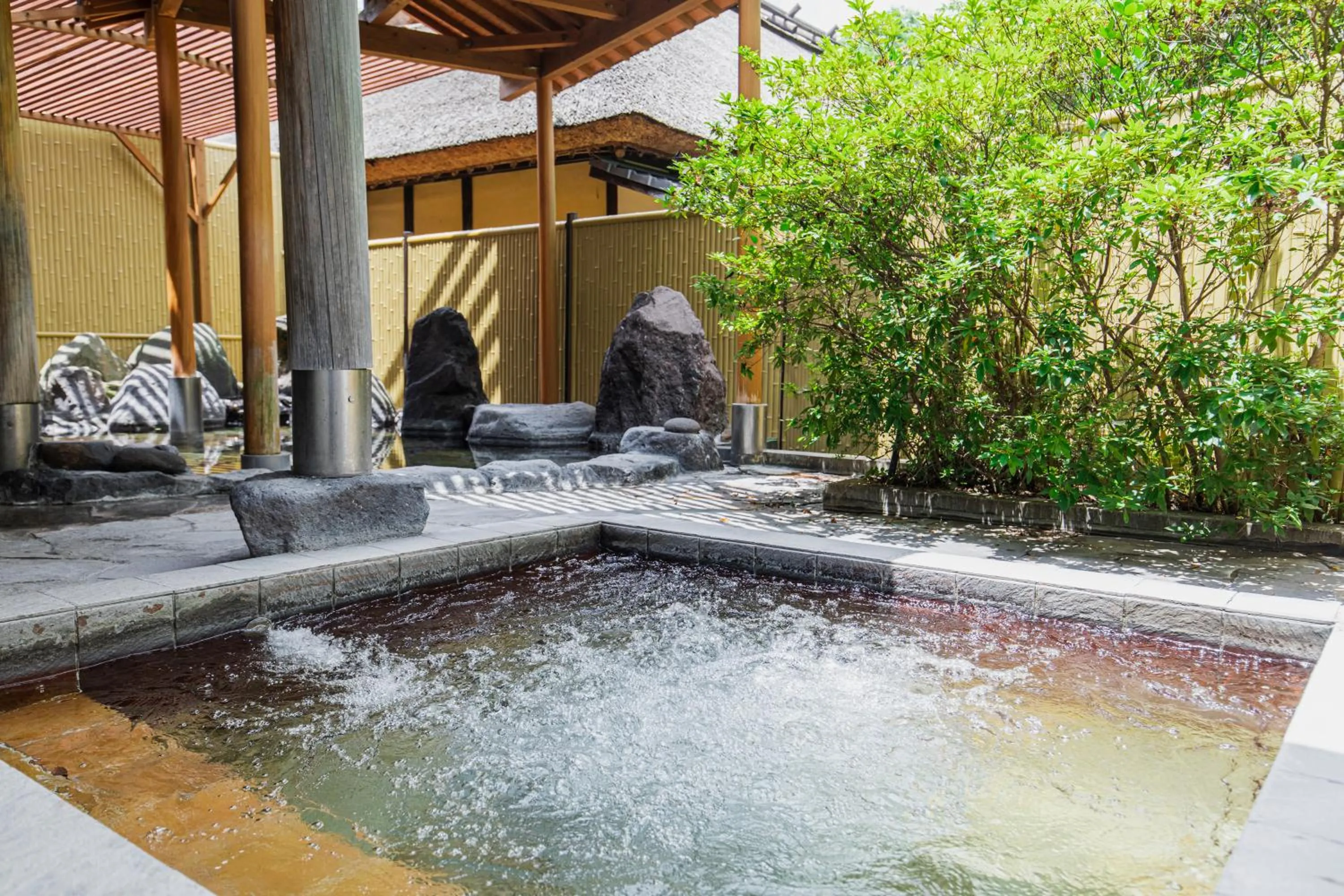 Hot Spring Bath in Yufuin Kotobuki Hananosho