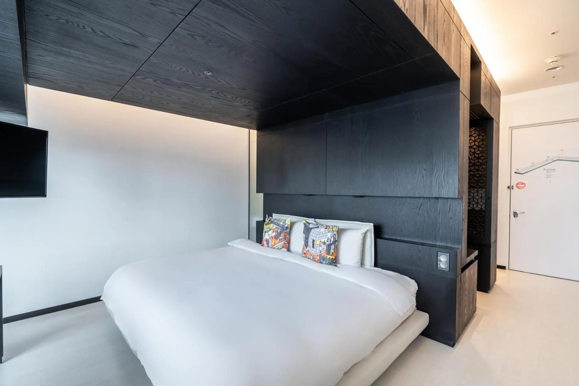 Bed in The Place Tainan