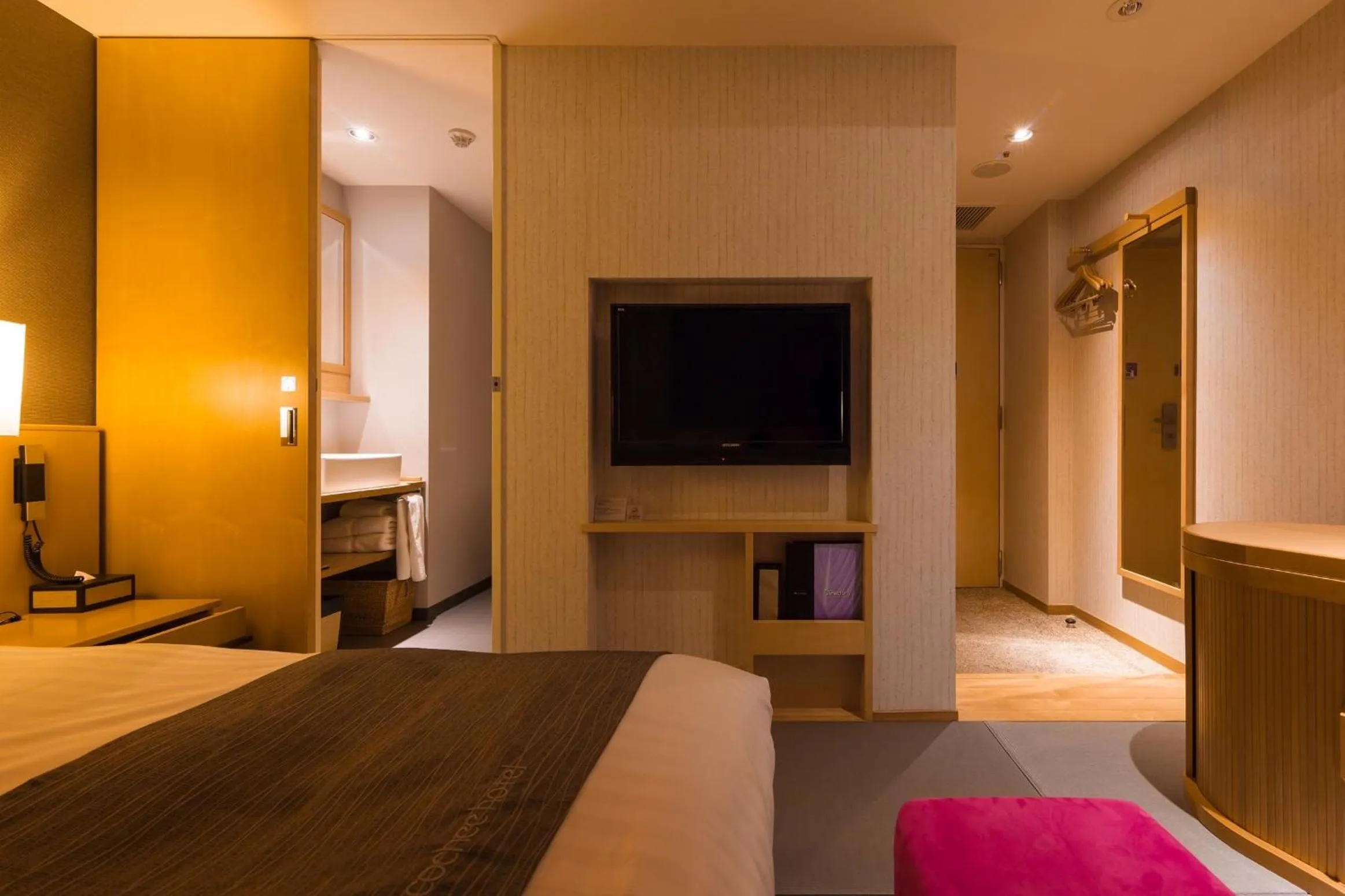 Photo of the whole room, Bed in Cocochee Hotel Numazu