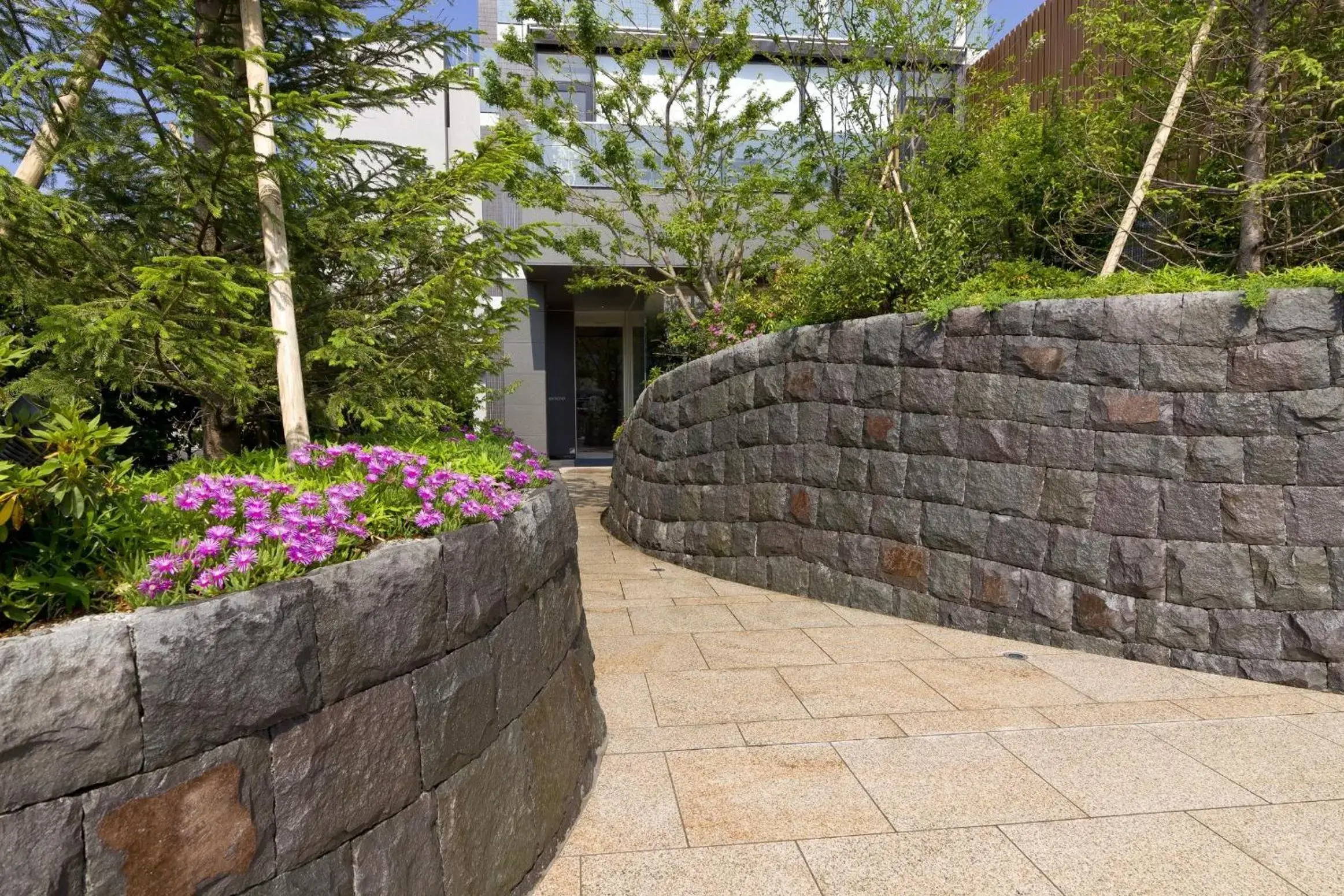 Facade/entrance in Cocochee Hotel Numazu Facade/entrance in Cocochee Hotel Numazu