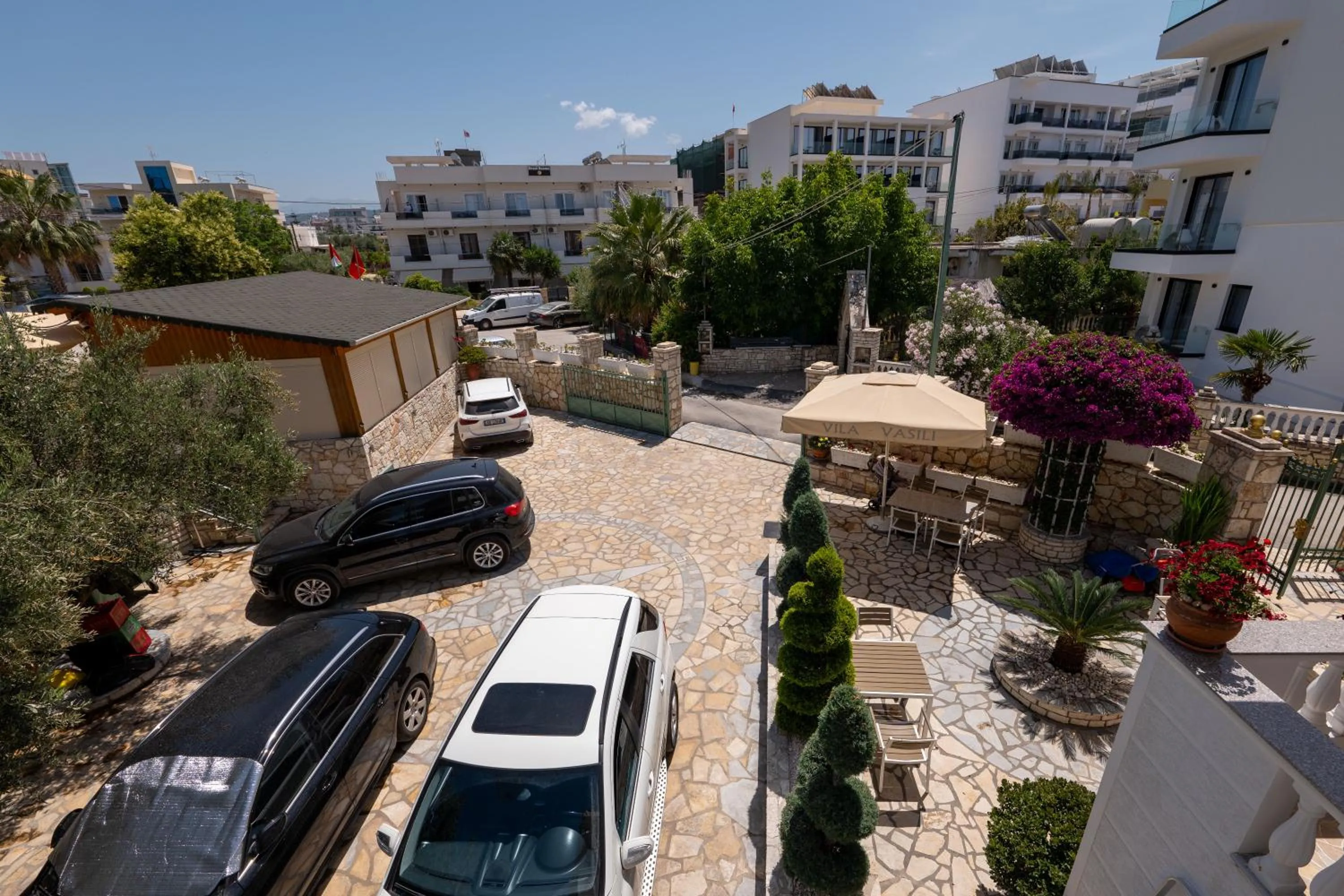 Property building in Vila Vasili