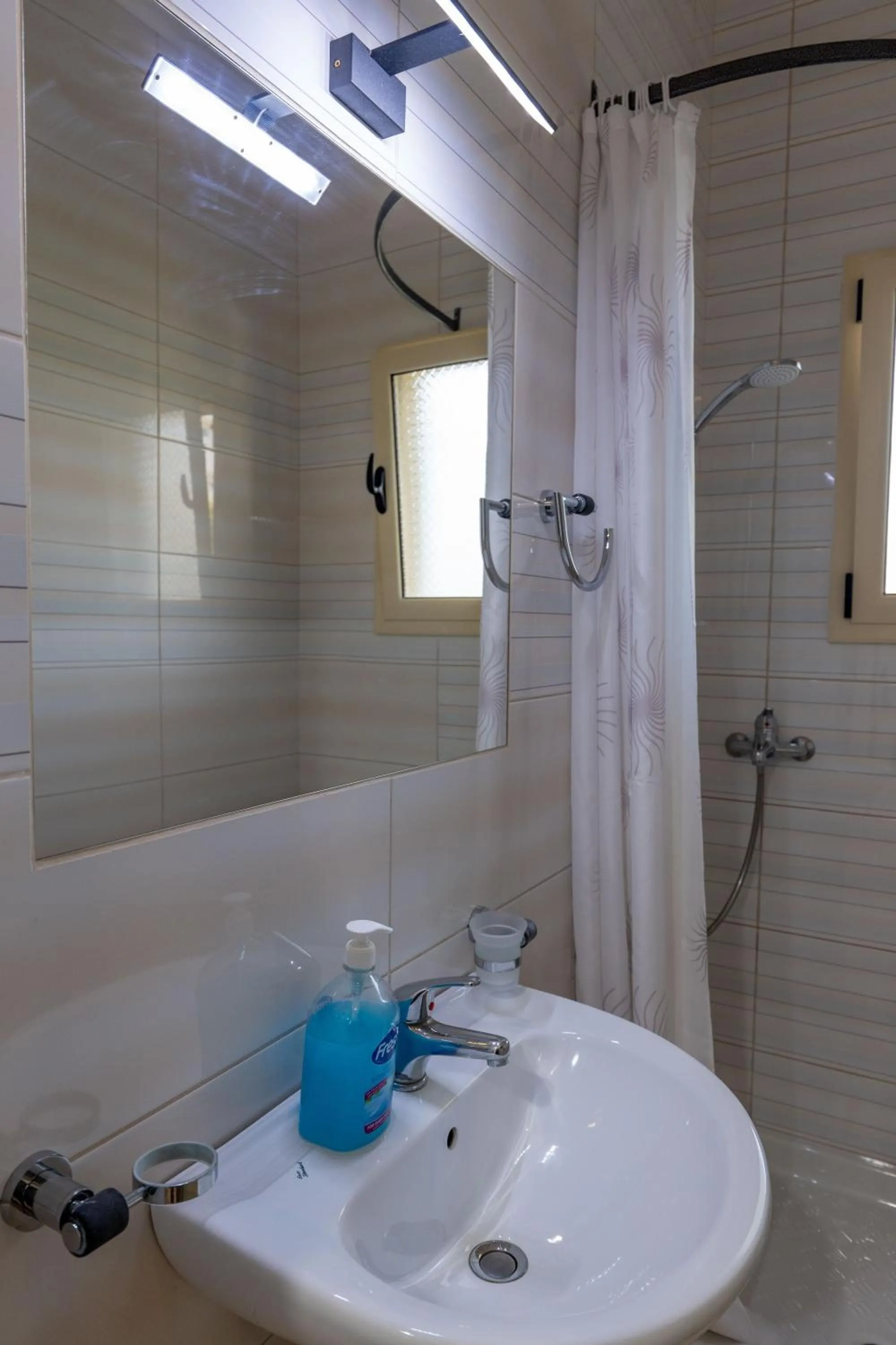 Shower in Vila Vasili