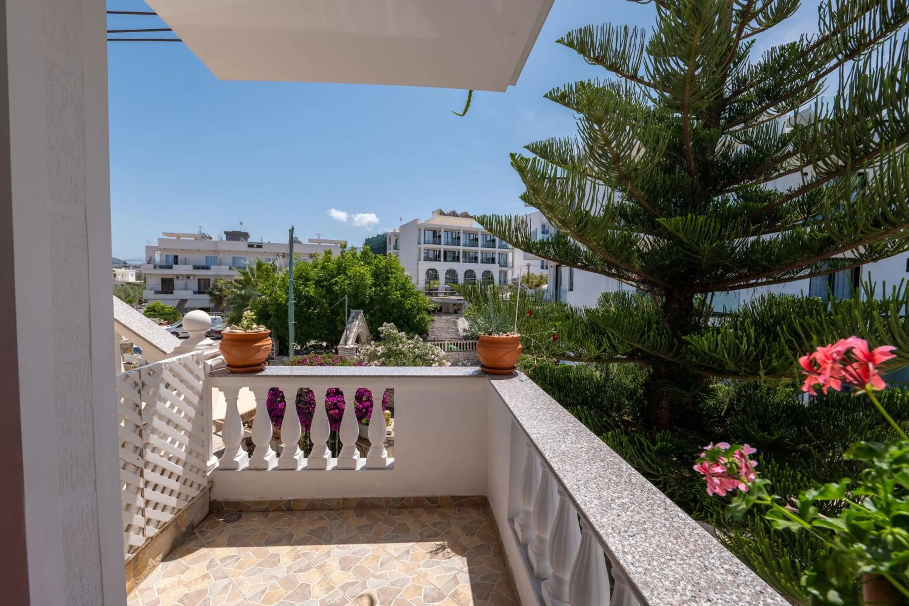 Property building in Vila Vasili