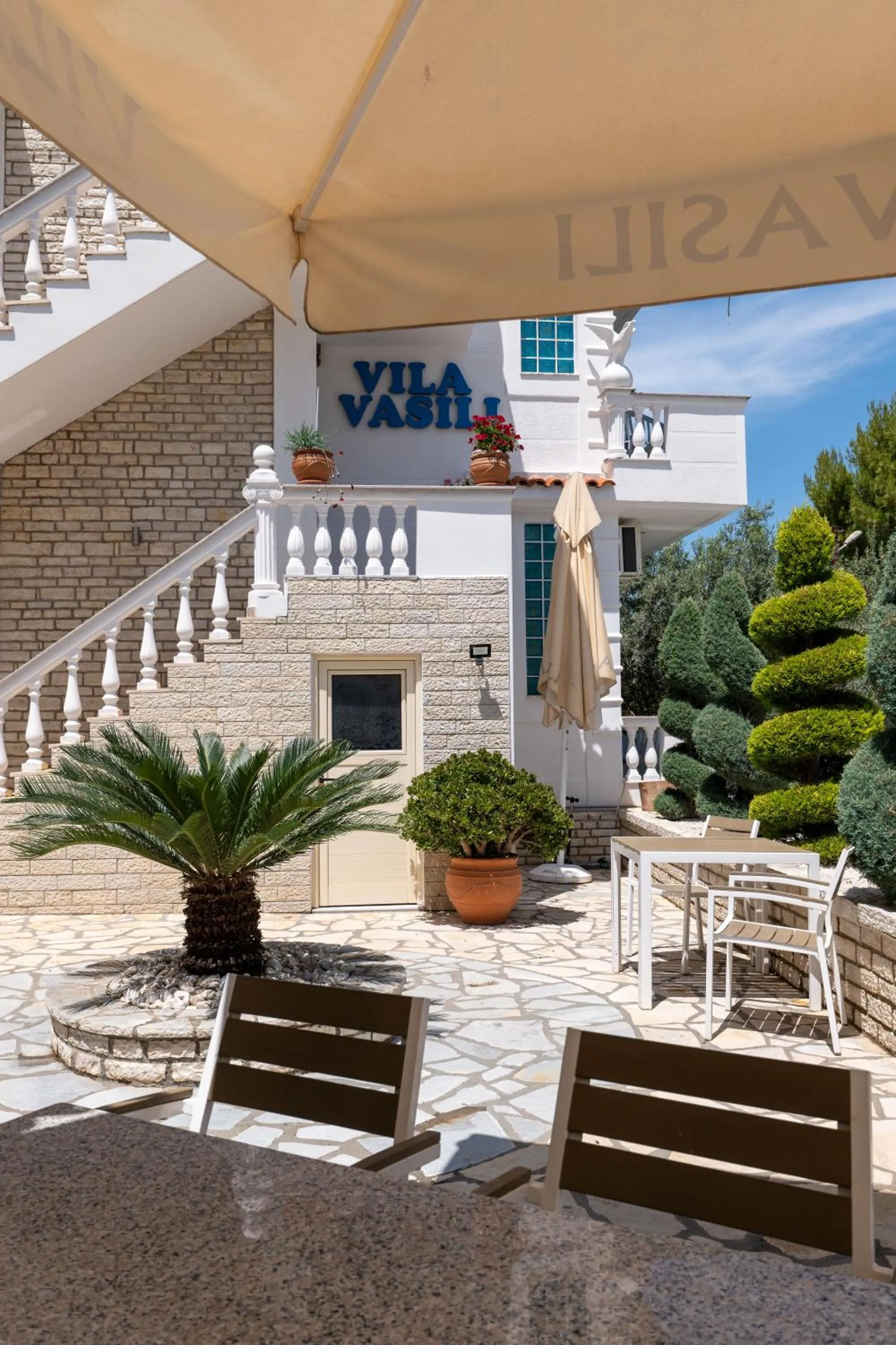 Property building in Vila Vasili