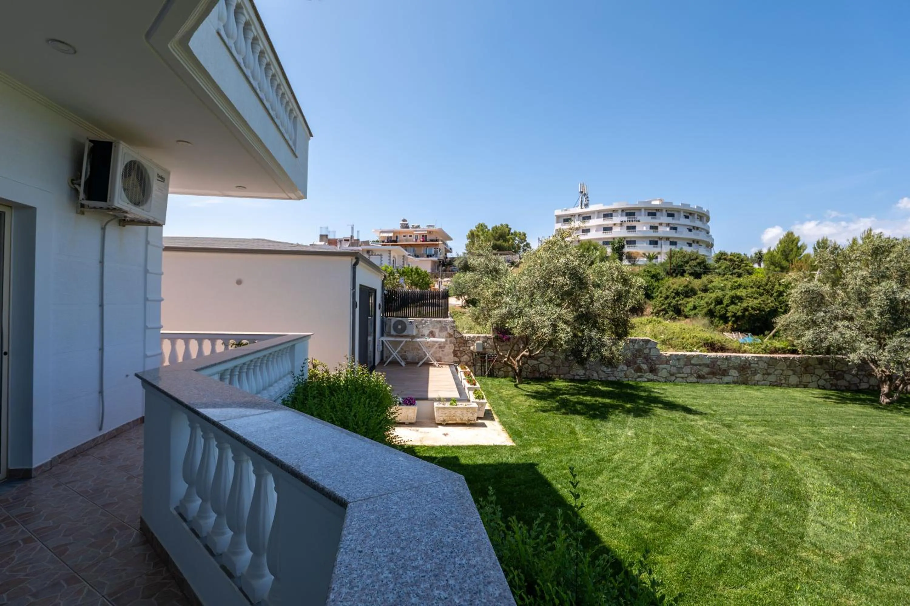 Property building in Vila Vasili