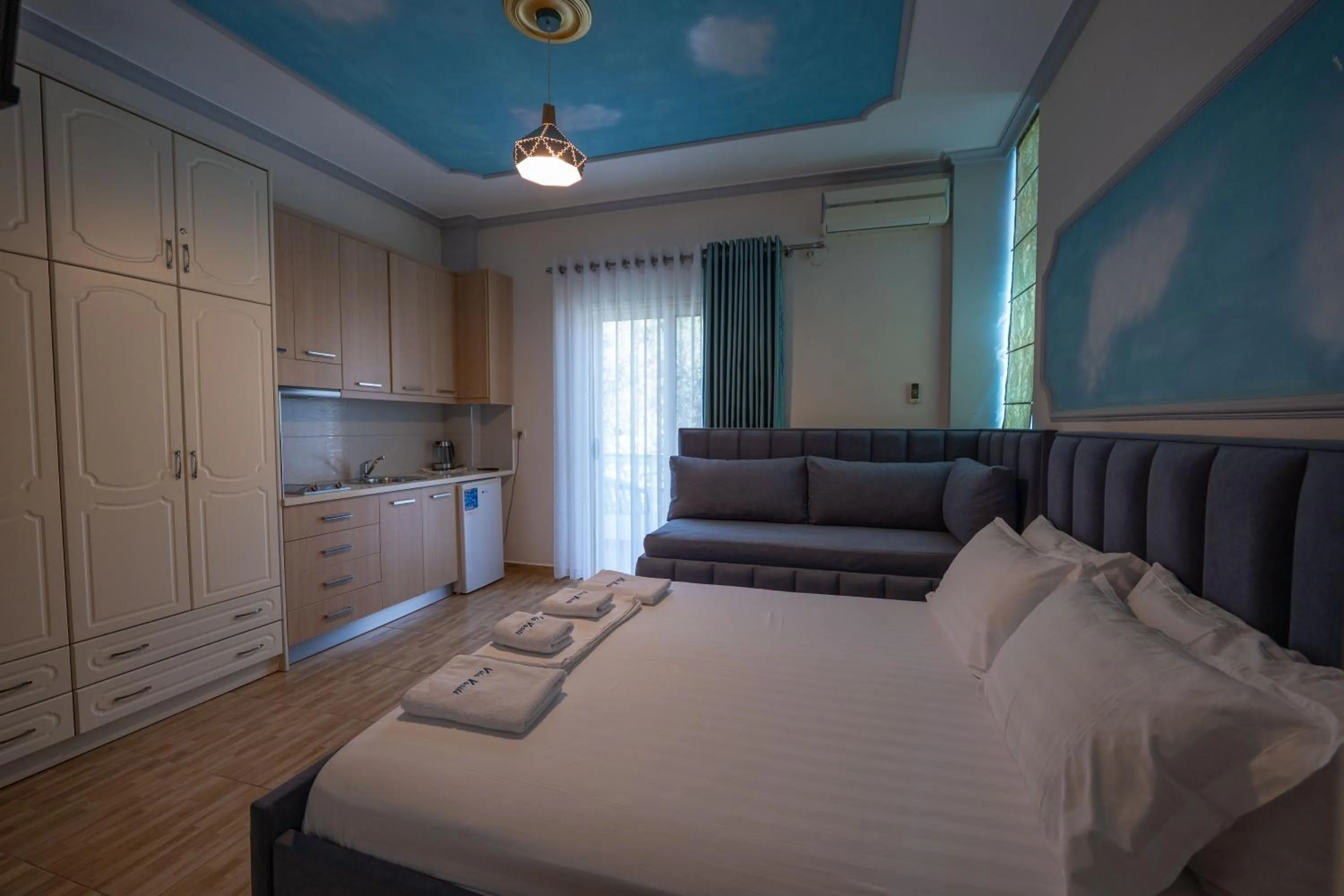 Kitchen or kitchenette, Bed in Vila Vasili