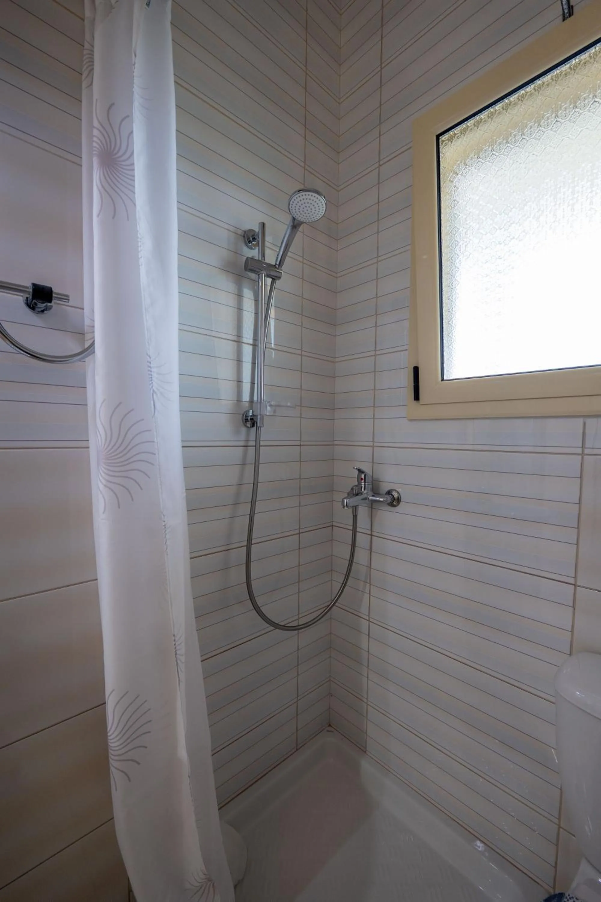 Shower in Vila Vasili