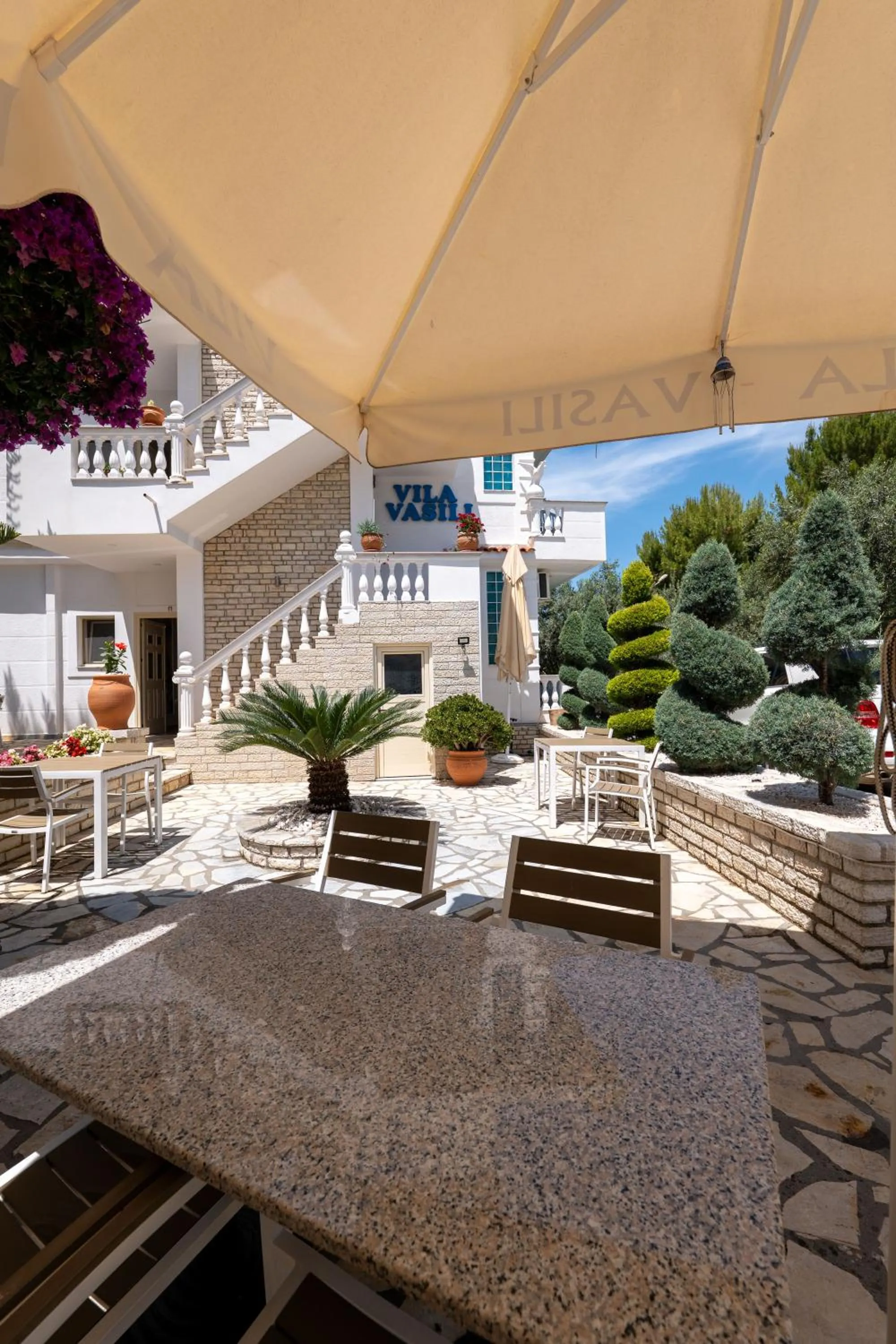 Property building in Vila Vasili