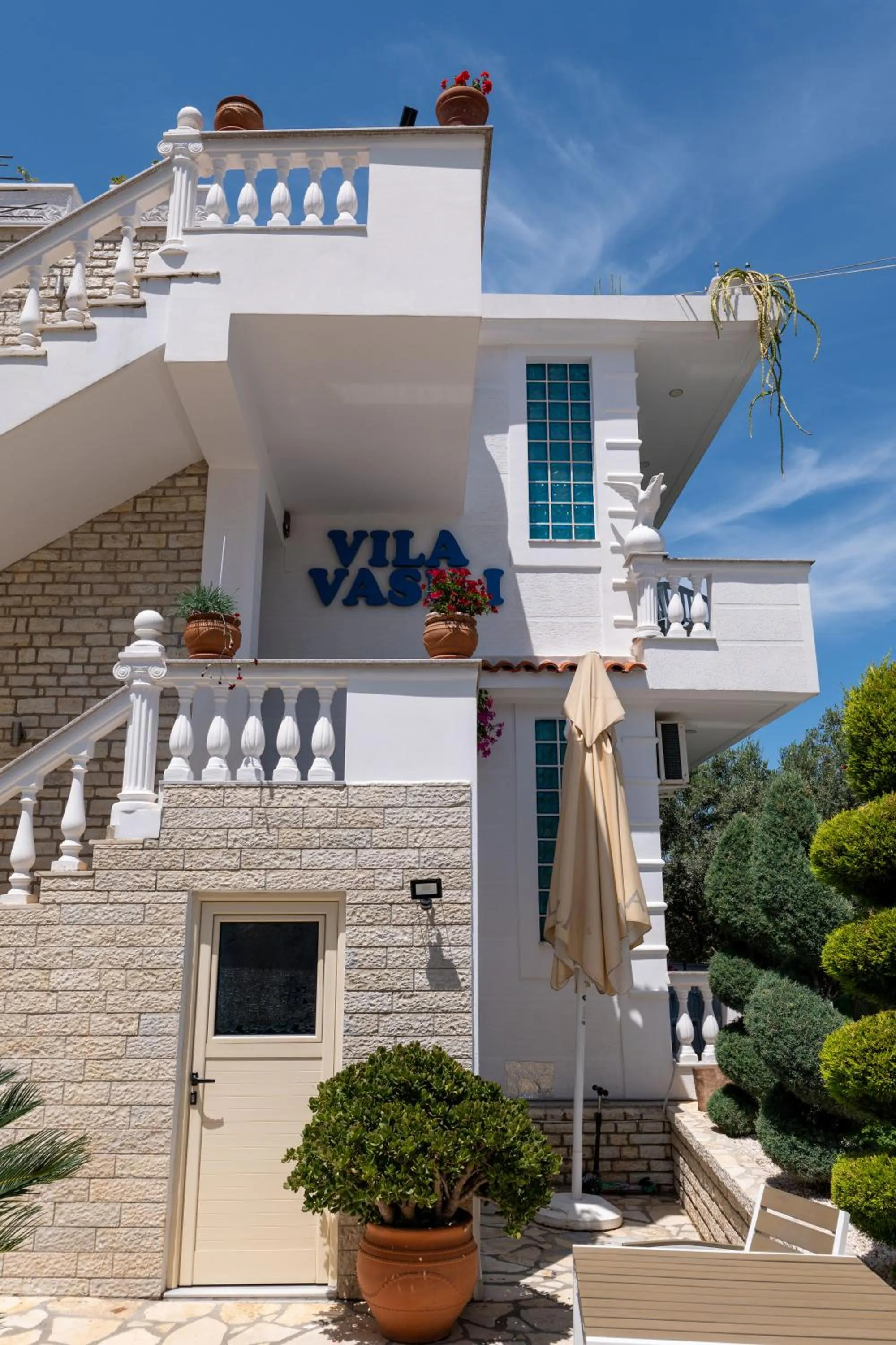 Property building in Vila Vasili
