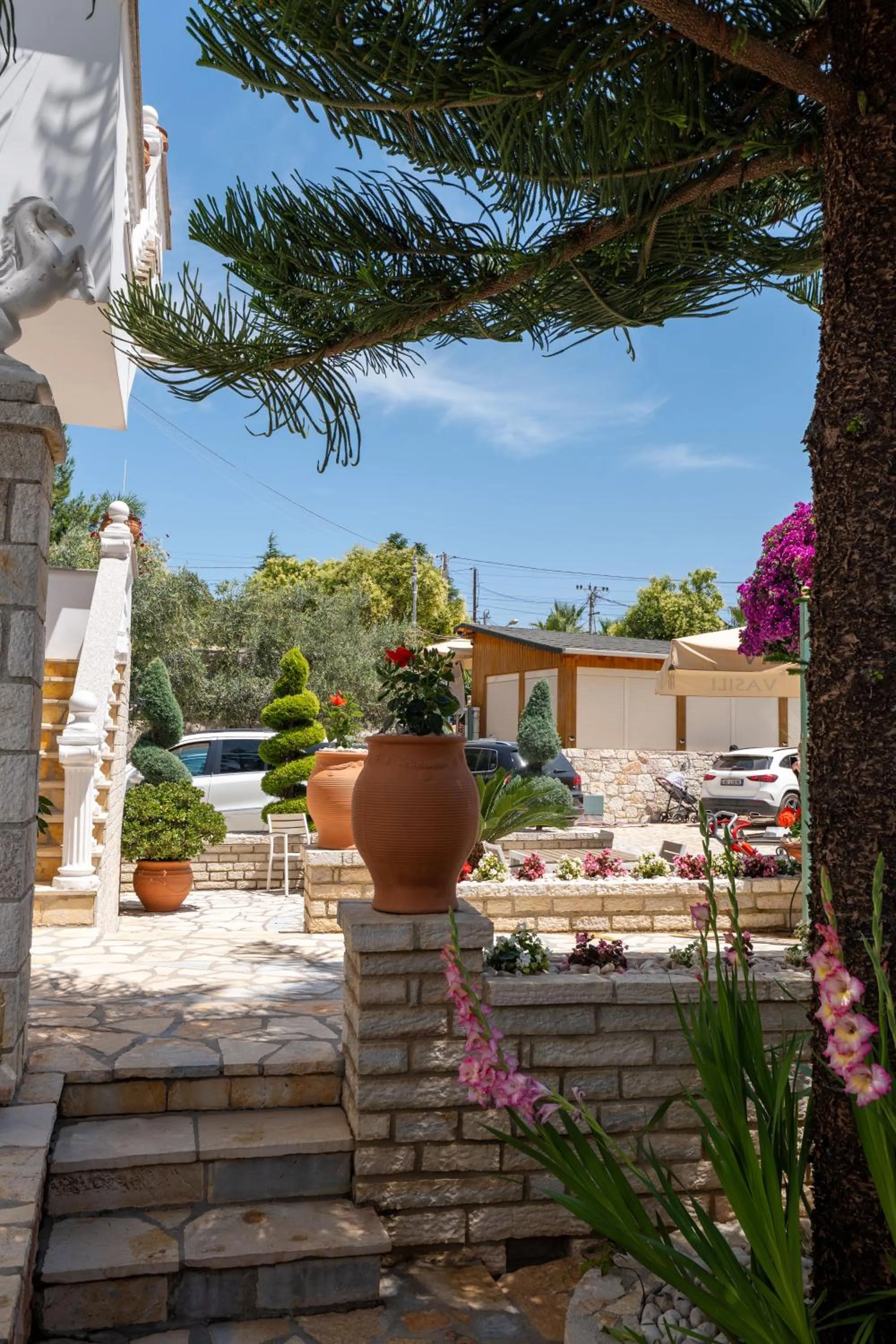 Property building in Vila Vasili